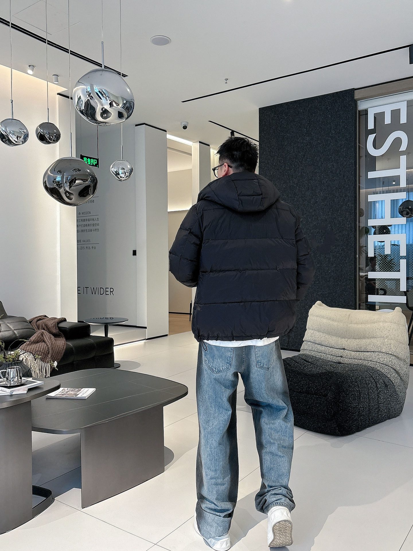 普拉达 官网款2025秋冬新款羽绒服。这款号称羽绒服届最高端的，全部90绒的三标齐全带着经典的Logo组