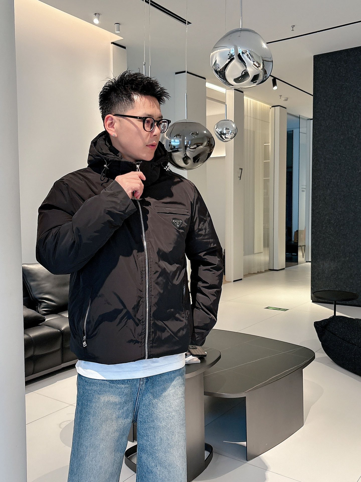 普拉达 官网款2025秋冬新款羽绒服。这款号称羽绒服届最高端的，全部90绒的三标齐全带着经典的Logo组