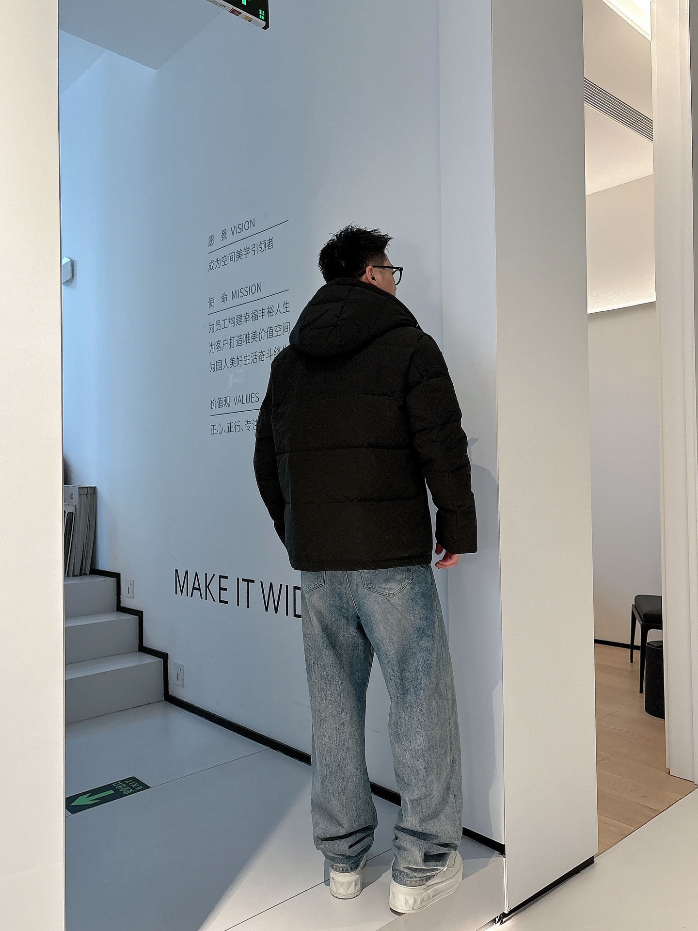 普拉达 官网款2025秋冬新款羽绒服。这款号称羽绒服届最高端的，全部90绒的三标齐全带着经典的Logo组