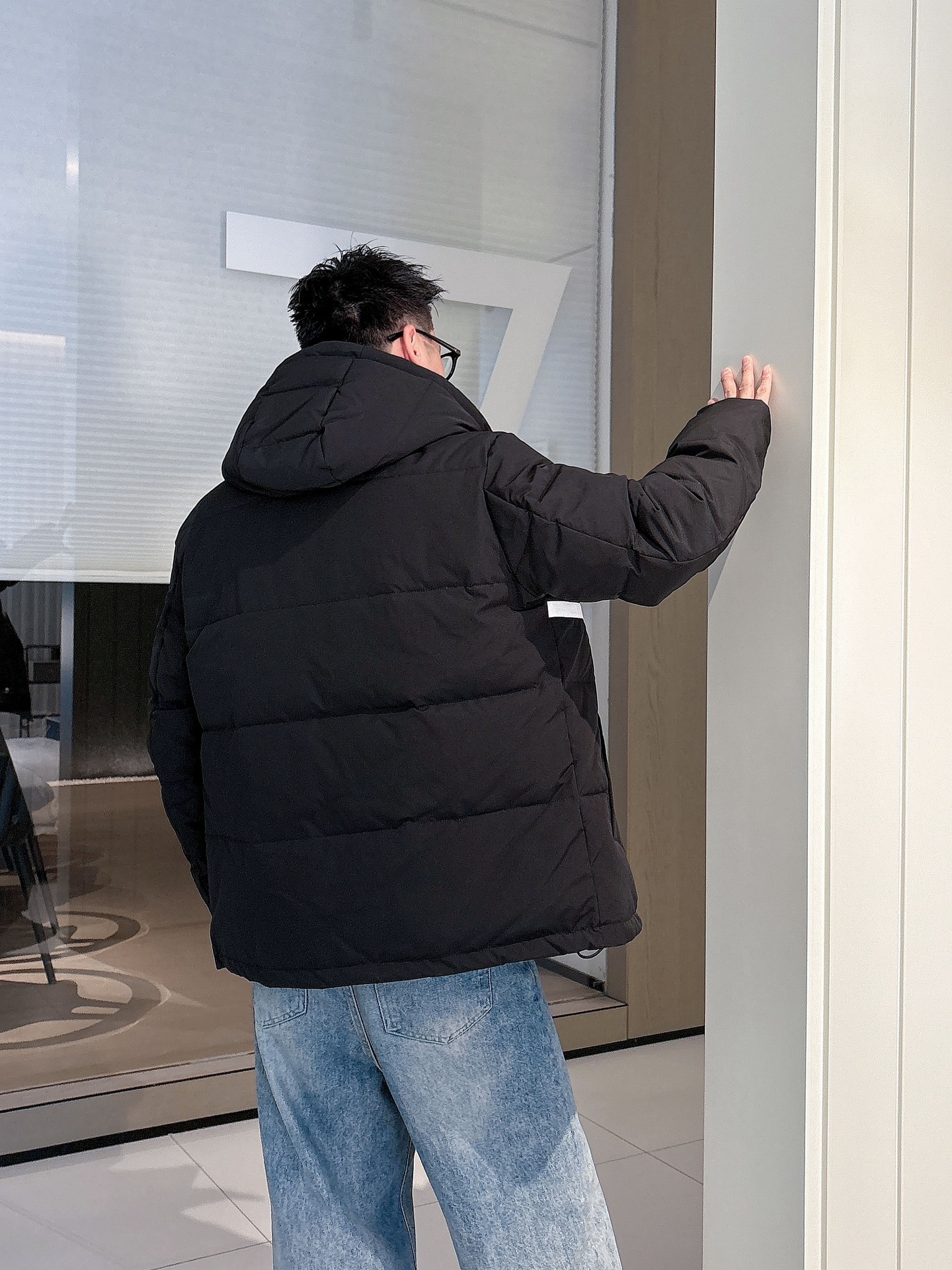 普拉达 官网款2025秋冬新款羽绒服。这款号称羽绒服届最高端的，全部90绒的三标齐全带着经典的Logo组