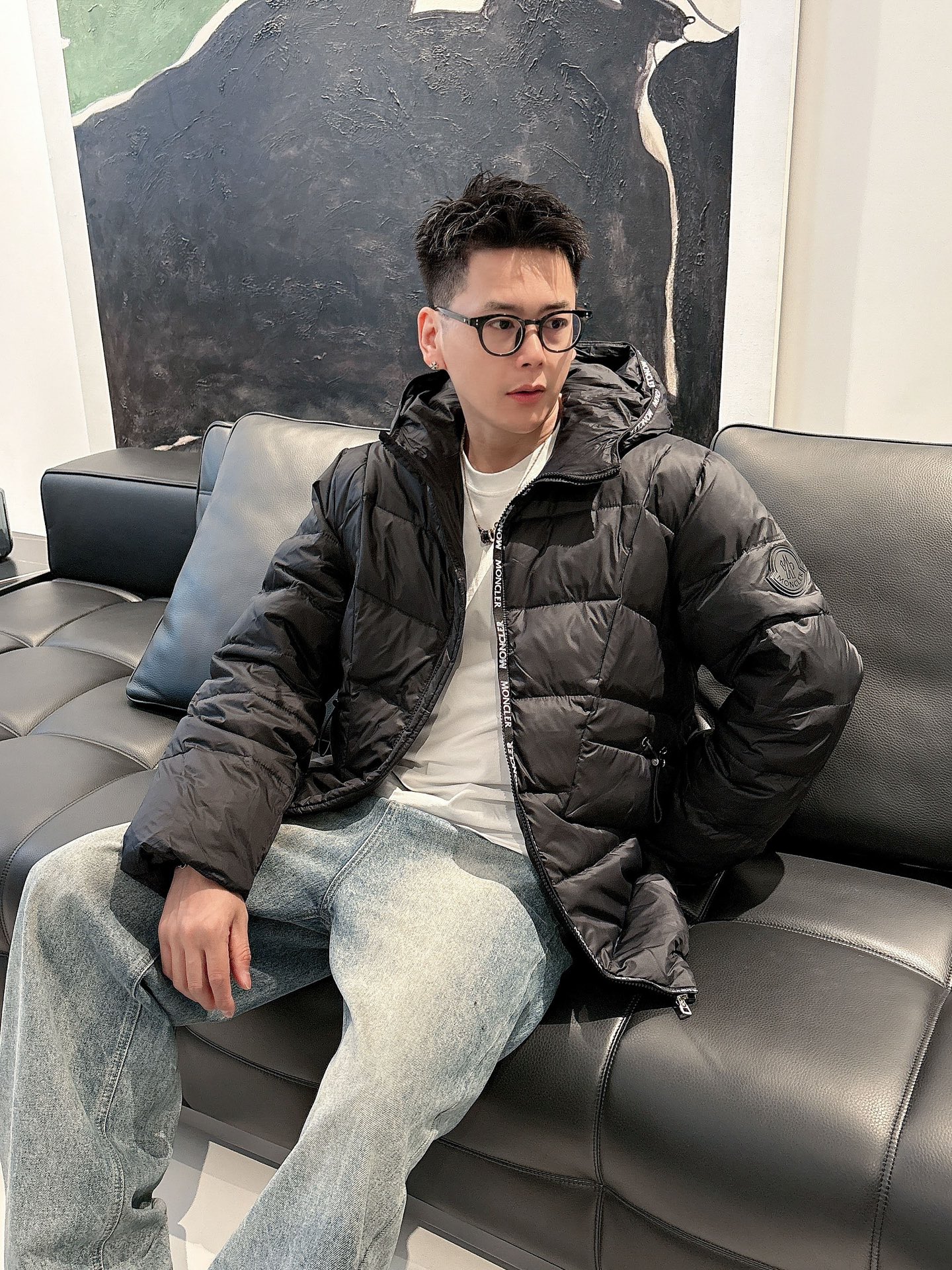 蒙口 官网款2025秋冬新款羽绒服。这款号称羽绒服届最高端的，全部90绒的三标齐全带着经典的Logo组合