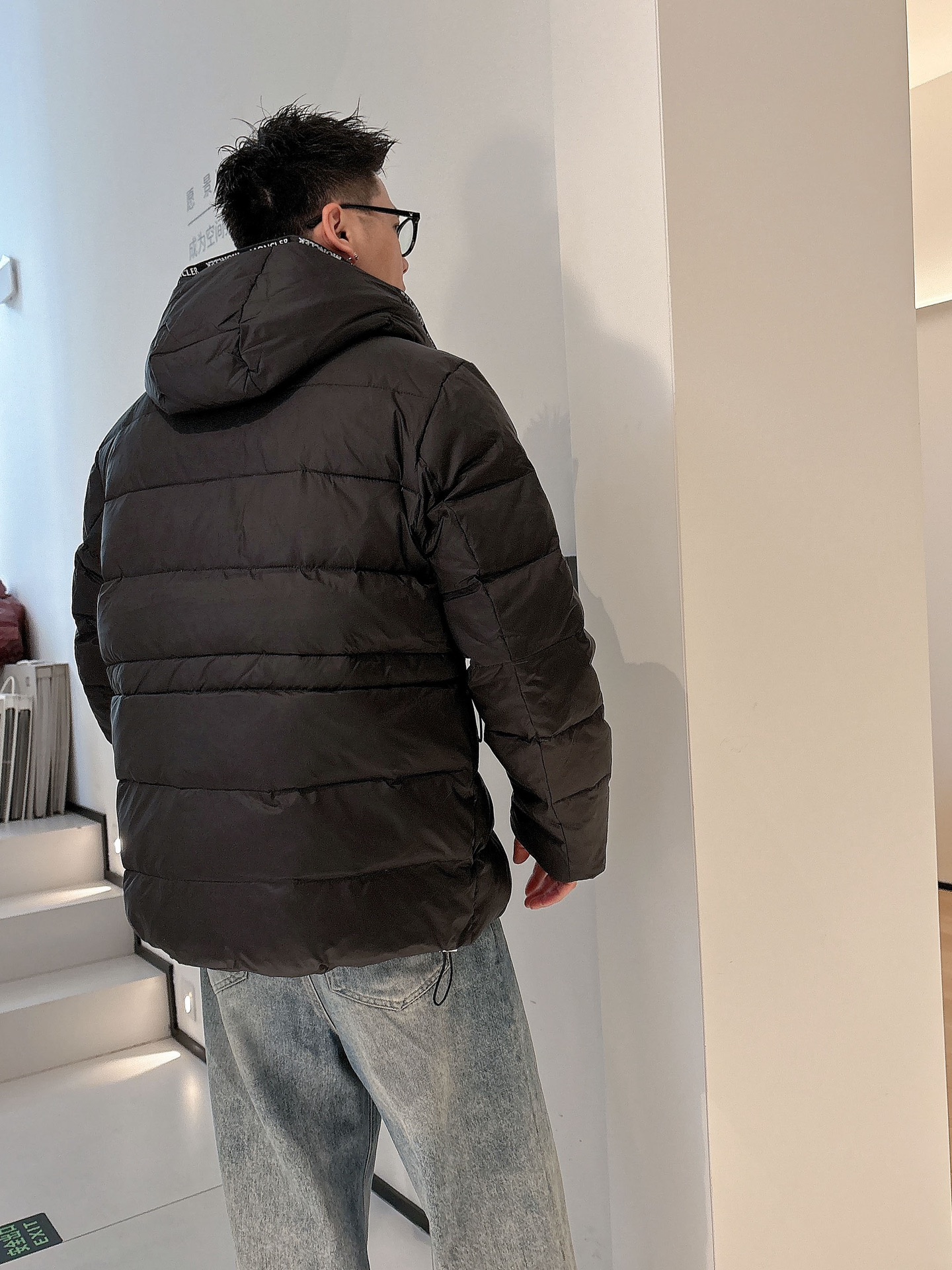 蒙口 官网款2025秋冬新款羽绒服。这款号称羽绒服届最高端的，全部90绒的三标齐全带着经典的Logo组合