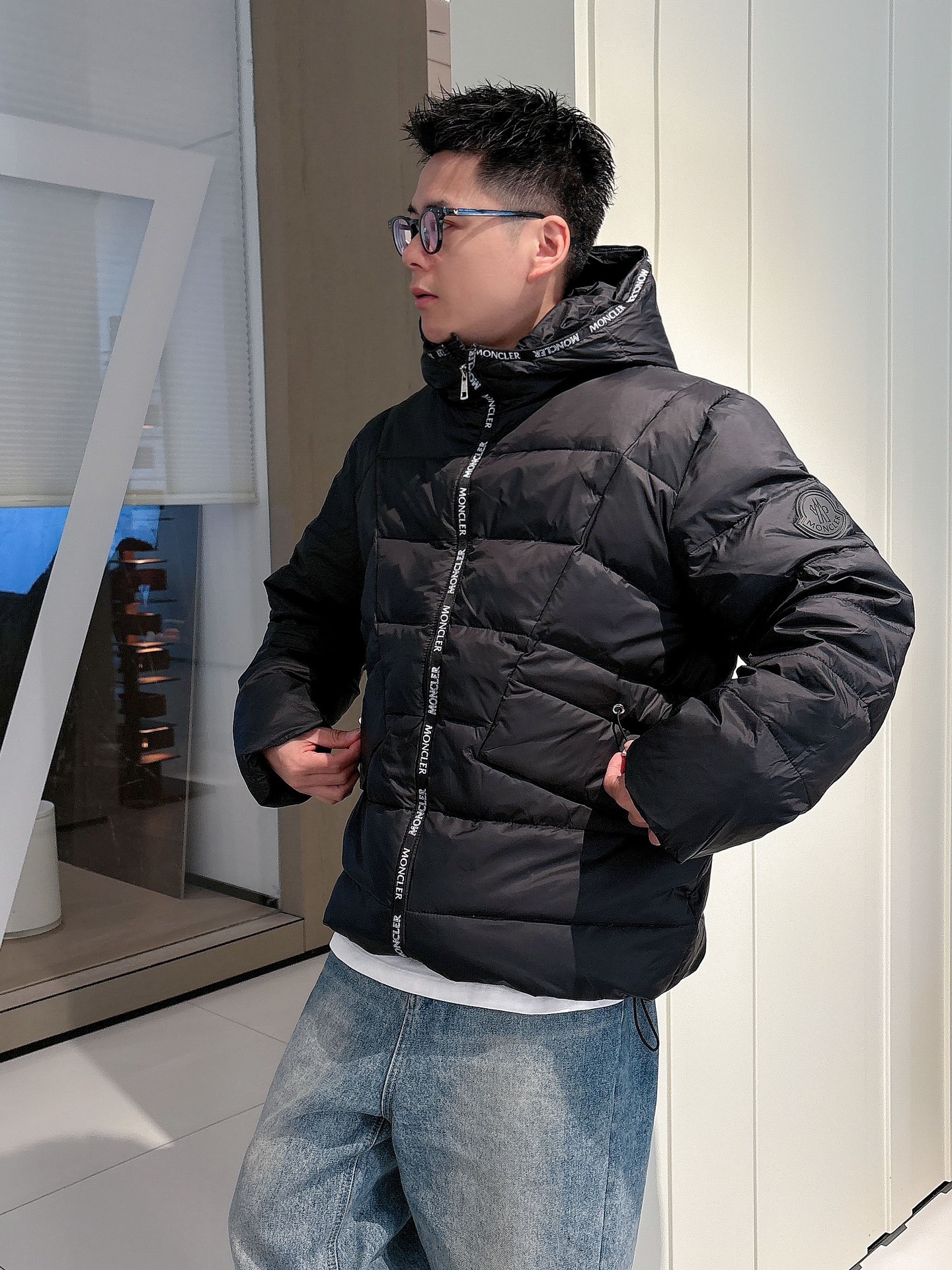 蒙口 官网款2025秋冬新款羽绒服。这款号称羽绒服届最高端的，全部90绒的三标齐全带着经典的Logo组合