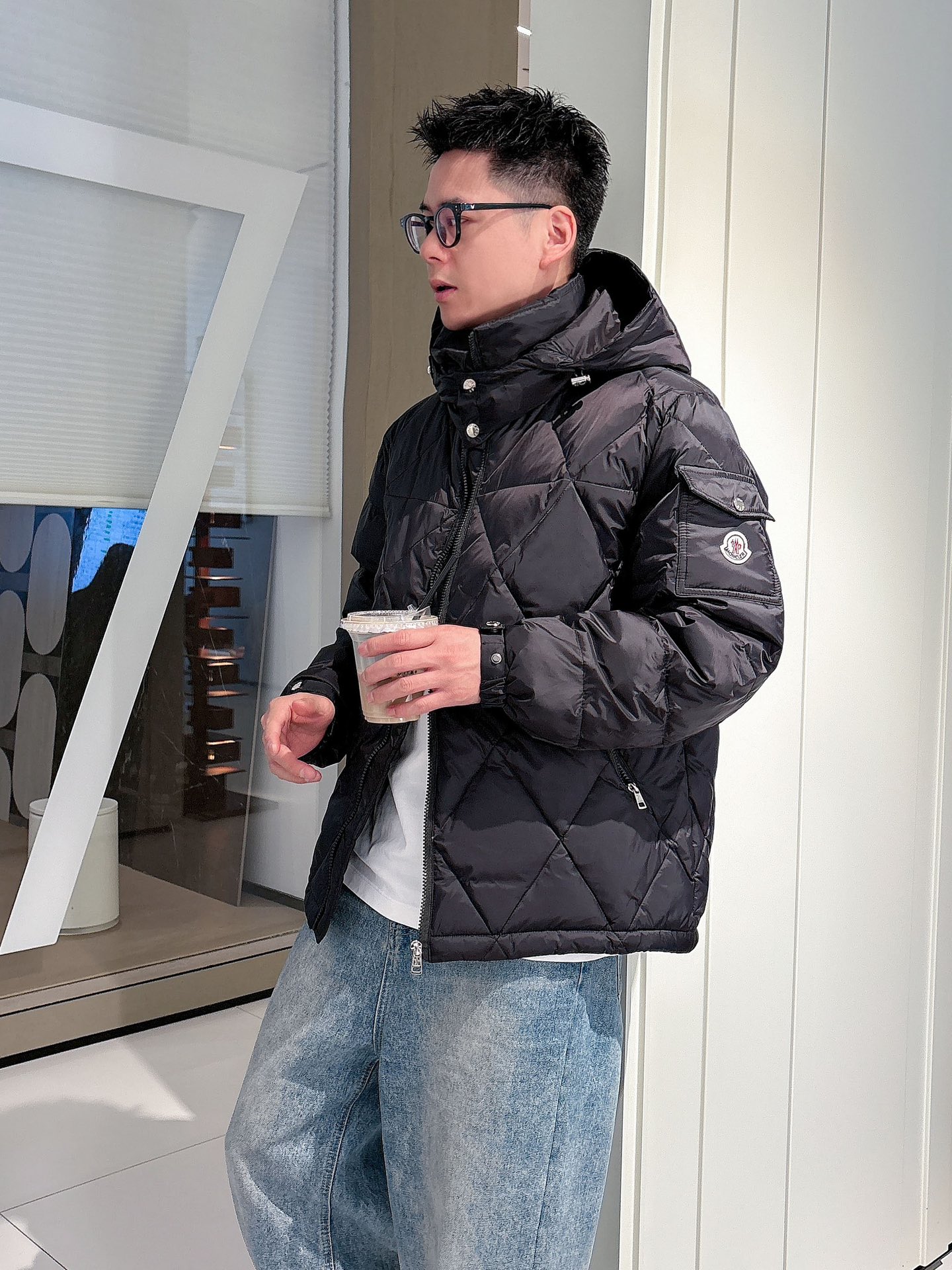 蒙口 官网款2025秋冬新款羽绒服。这款号称羽绒服届最高端的，全部90绒的三标齐全带着经典的Logo组合