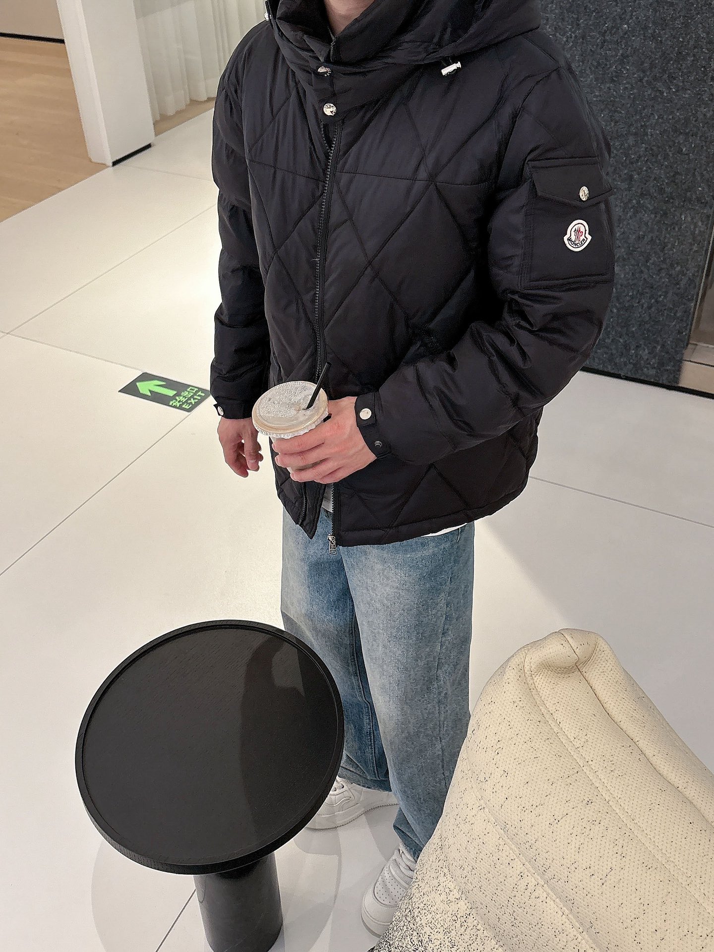 蒙口 官网款2025秋冬新款羽绒服。这款号称羽绒服届最高端的，全部90绒的三标齐全带着经典的Logo组合