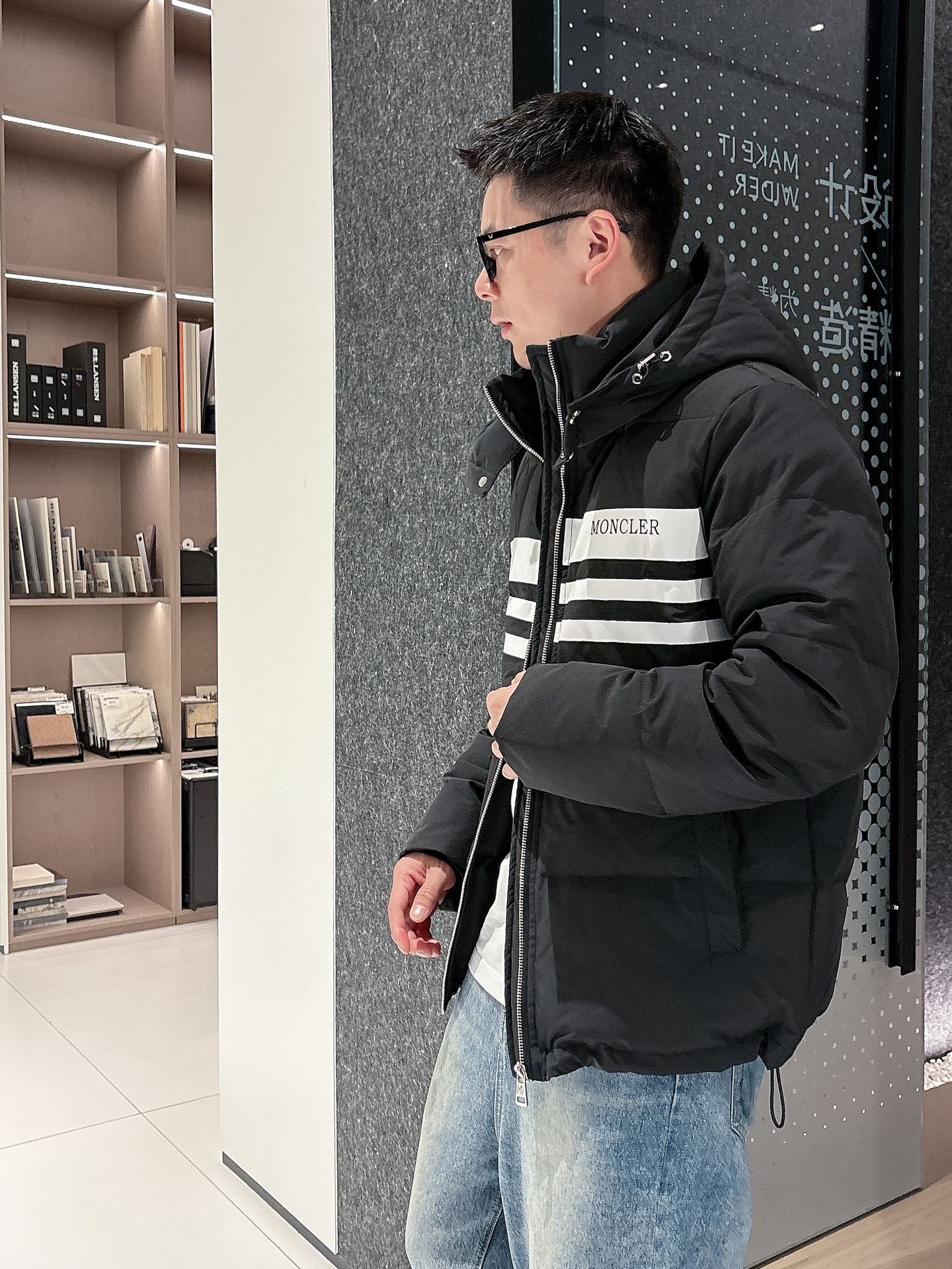 蒙口 官网款2025秋冬新款羽绒服。这款号称羽绒服届最高端的，全部90绒的三标齐全带着经典的Logo组合