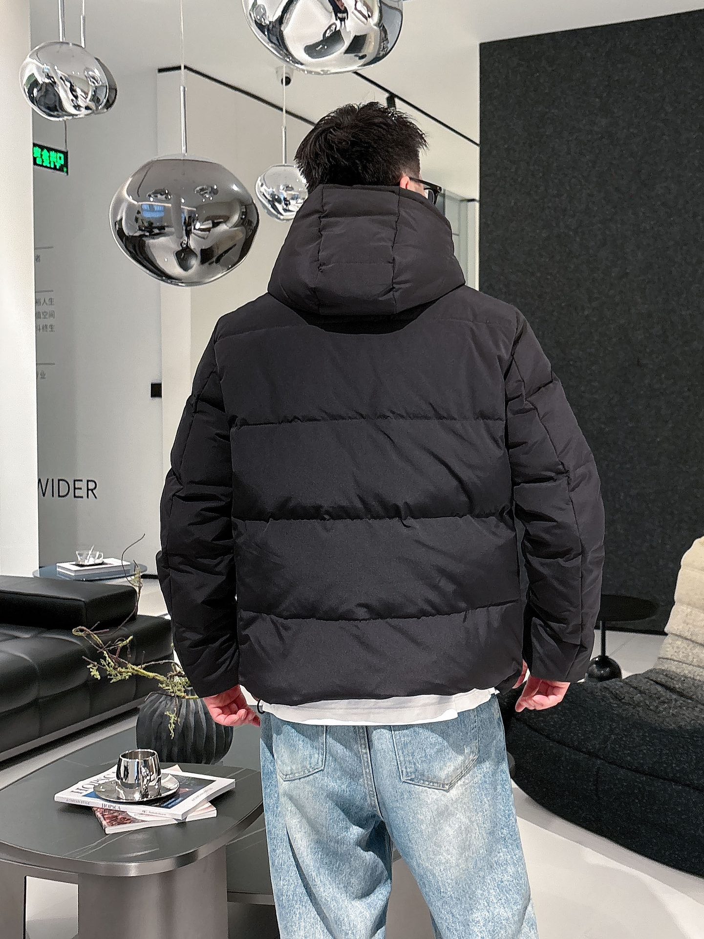 蒙口 官网款2025秋冬新款羽绒服。这款号称羽绒服届最高端的，全部90绒的三标齐全带着经典的Logo组合