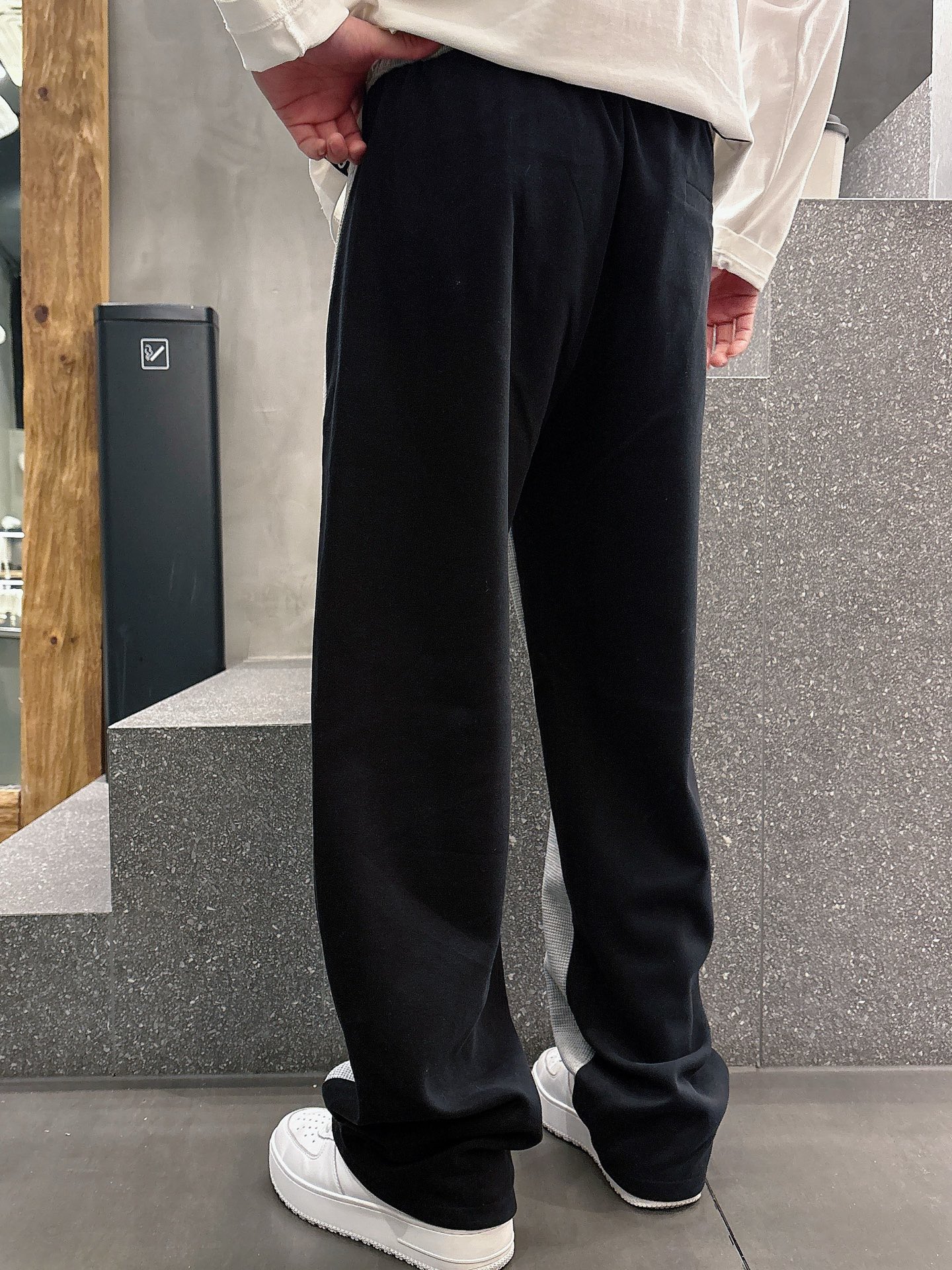 “New 2025 Leisure Pants: Classic Logo, Custom Fabrics, Great Comfort. Sizes M-3XL.” - 图片 9