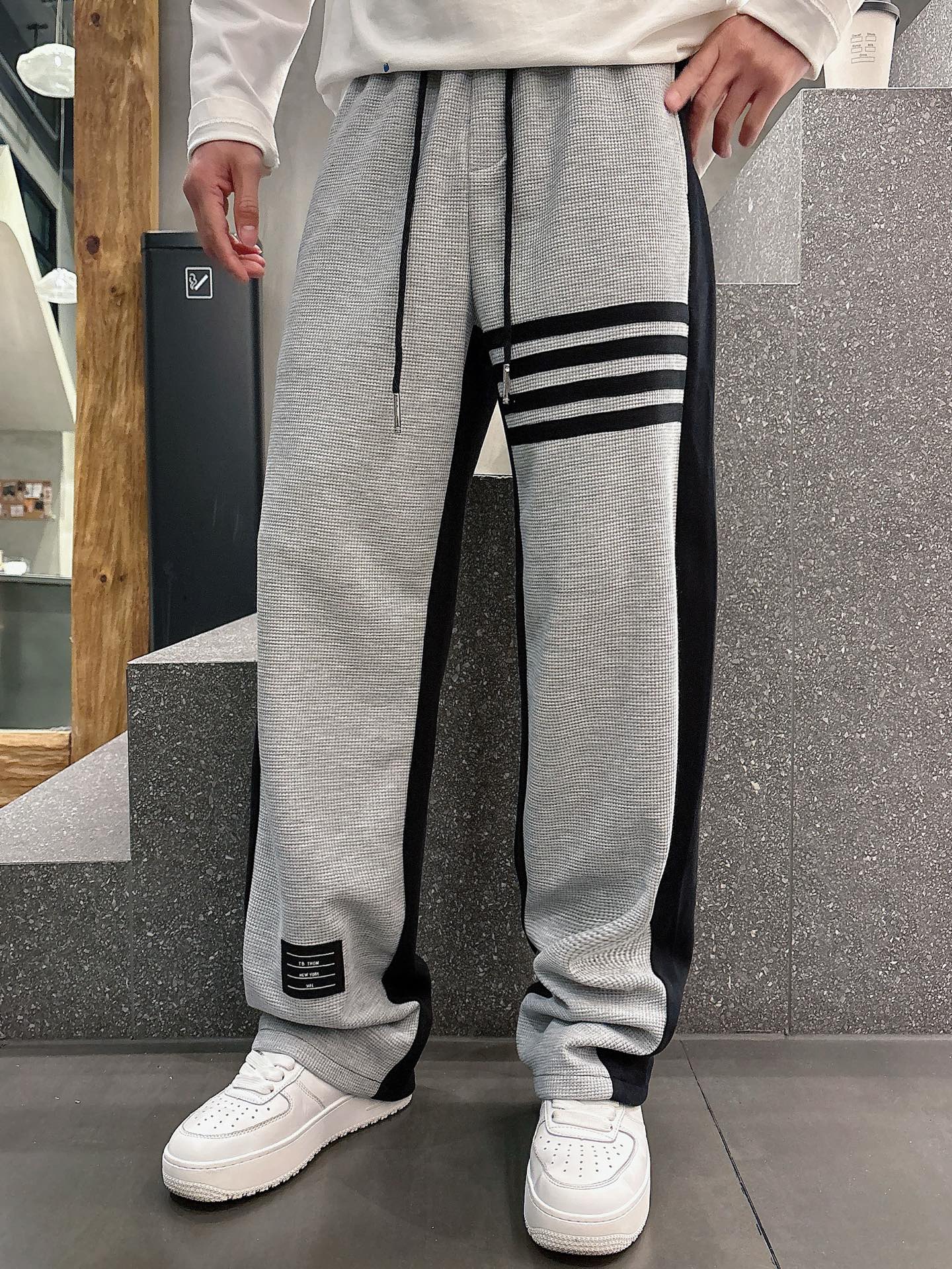 “New 2025 Leisure Pants: Classic Logo, Custom Fabrics, Great Comfort. Sizes M-3XL.” - 图片 2