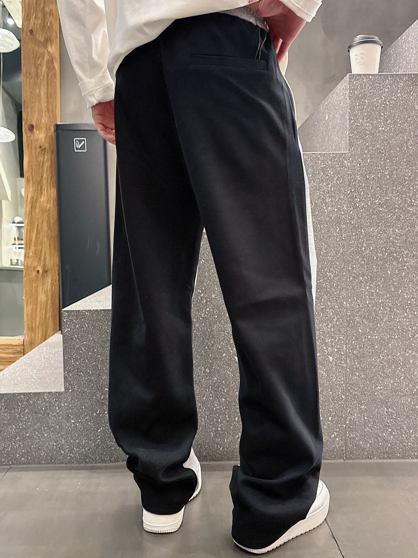 “New 2025 Leisure Pants: Classic Logo, Custom Fabrics, Great Comfort. Sizes M-3XL.” - 图片 4