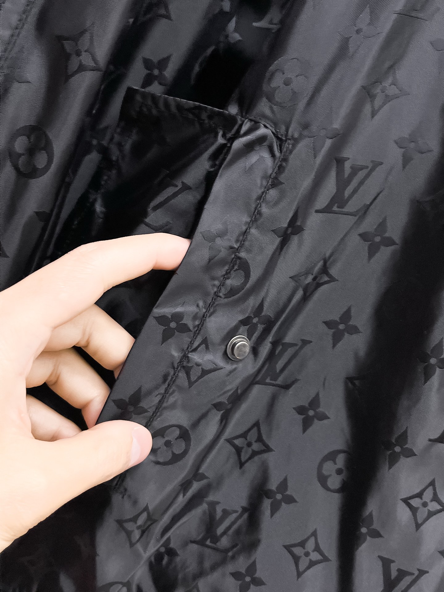 Louis Vuitton 2025SS New Men's Jacket, High-End Fabric, Comfortable to Wear 11 i1738385331669 1394 0 10