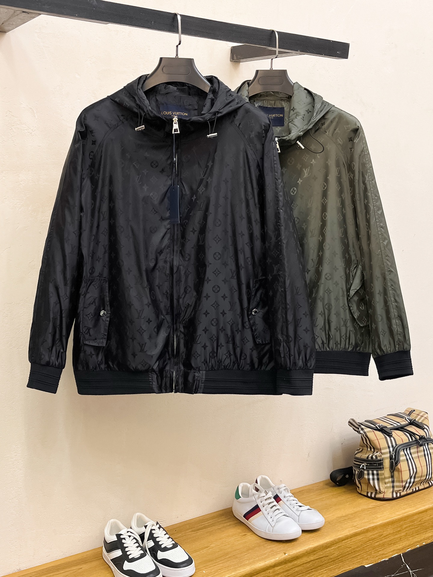 Louis Vuitton 2025SS Men's Monogrammed Hooded Jacket - High-End Design 4 i1738644737718 7276 0 2
