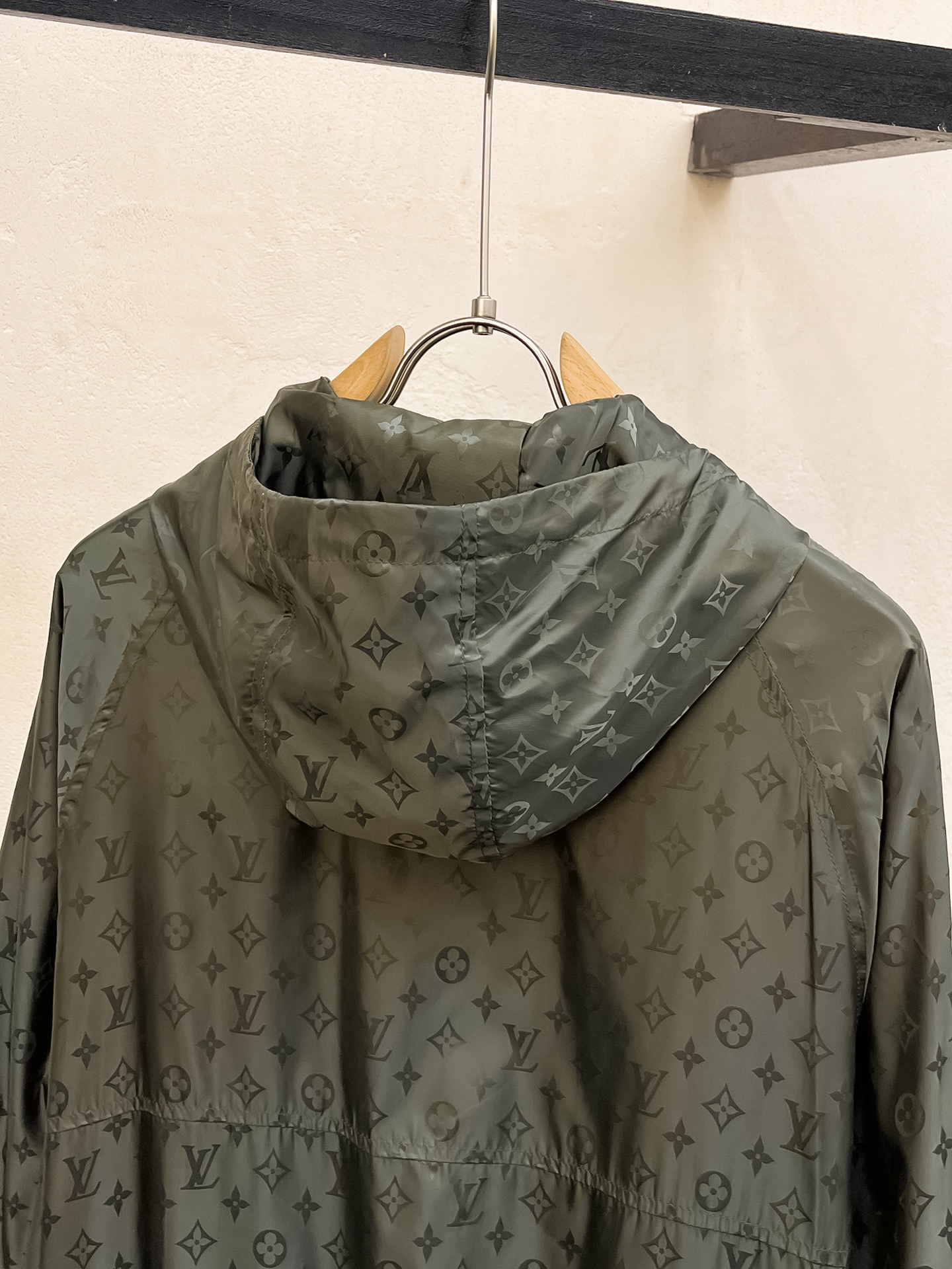 Louis Vuitton 2025SS Men's Monogrammed Hooded Jacket - High-End Design 13 i1738644741244 2409 0 11