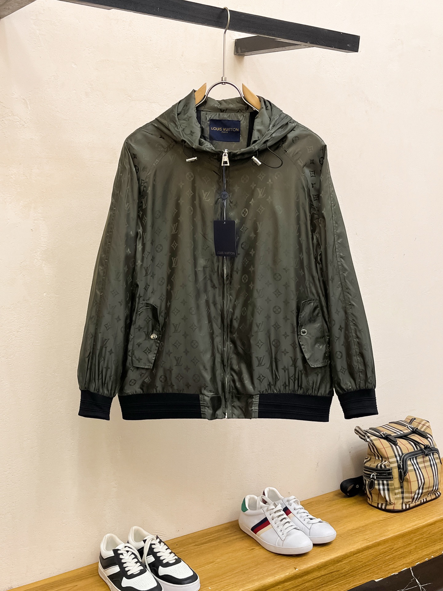Louis Vuitton 2025SS Men's Monogrammed Hooded Jacket - High-End Design 2 i1738644741261 7019 0 0