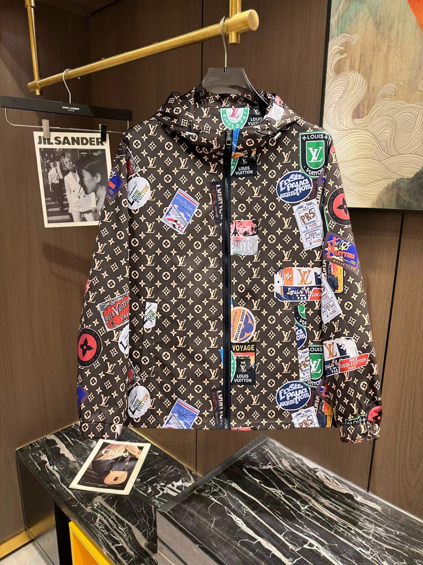 NO:132604,The same style on the official website, complete three standards, and is released in advance. The new spring men's jacket in ss spring, complete three standards, high-end version. Customized fabrics for counters, breathable and comfortable, impeccable details, brand elements design concept, reflecting high quality. The feel is delicate and soft, presenting casual cut, and the upper body style is superb. Number of sizes M~3XL,,,louis vuitton, jackets & coats, jackets & coats, alexander wang19860909LV 官网同款,三标齐全,提前发售 ss春季新款男士夹克外套,原单三标齐全高端版本 专柜定制面料 透气舒适度高,细节无可挑剔,品牌元素设计理念,体现高品质.手感细腻柔软 呈现休闲裁剪,上身版型超赞 码数M～3XL,,,louis vuitton,jackets & coats,jackets & coats,alexander wang,Men's clothing