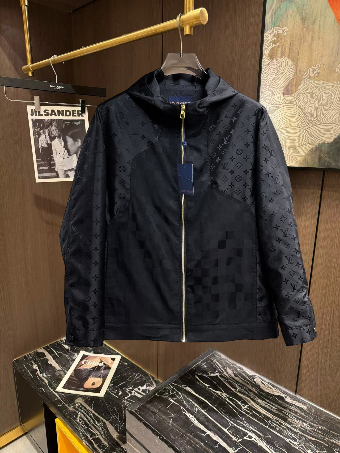 NO:132615,The same style on the official website, complete three standards, and is released in advance. The new spring men's jacket in ss spring, complete three standards, high-end version. Customized fabrics for counters, breathable and comfortable, impeccable details, brand elements design concept, reflecting high quality. The feel is delicate and soft, presenting casual cut, and the upper body style is superb. Number of sizes M~3XL,,,louis vuitton, jackets & coats, jackets & coats, alexander wang19860909LV 官网同款,三标齐全,提前发售 ss春季新款男士夹克外套,原单三标齐全高端版本 专柜定制面料 透气舒适度高,细节无可挑剔,品牌元素设计理念,体现高品质.手感细腻柔软 呈现休闲裁剪,上身版型超赞 码数M～3XL,,,louis vuitton,jackets & coats,jackets & coats,alexander wang,Men's clothing