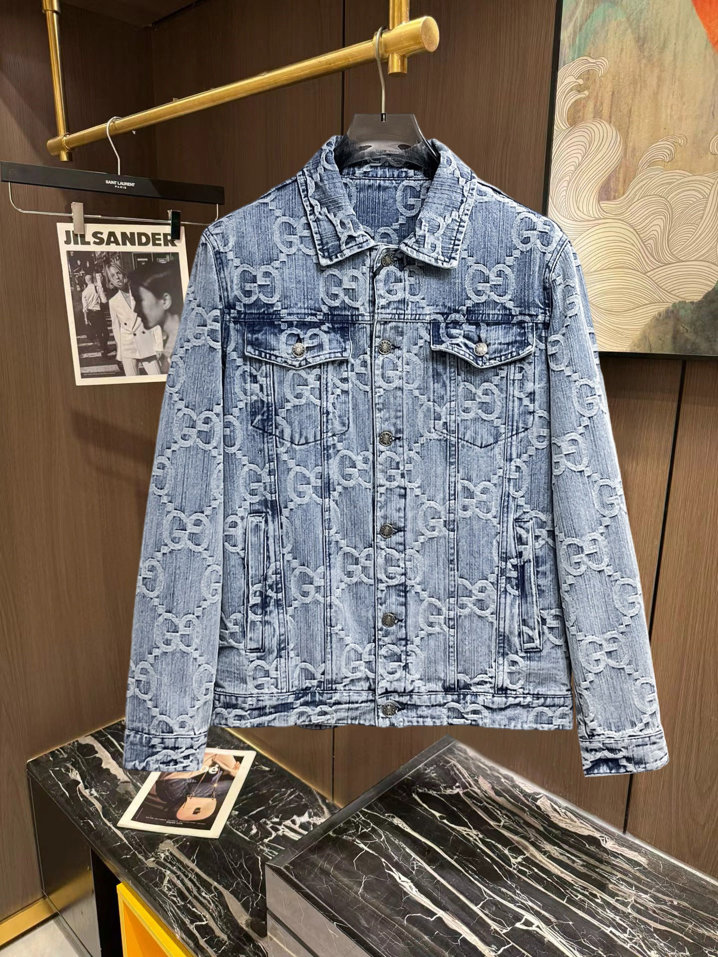 NO:132602,Guqi, the same style on the official website, complete three standards, and is released in advance. SS Spring new men's jacket, original three standards, high-end version, customized counter fabric, breathable and comfortable, impeccable details, brand elements design concept, reflecting high quality. The feel is delicate and soft, presents casual cut, and the upper body style is superb. Number of sizes M~3XL,,,,jackets & coats,jackets & coats,alexander wang19860909古奇 官网同款,三标齐全,提前发售 ss春季新款男士夹克外套,原单三标齐全高端版本 专柜定制面料 透气舒适度高,细节无可挑剔,品牌元素设计理念,体现高品质.手感细腻柔软 呈现休闲裁剪,上身版型超赞 码数M～3XL,,,jackets & coats,jackets & coats,alexander wang,Men's clothing