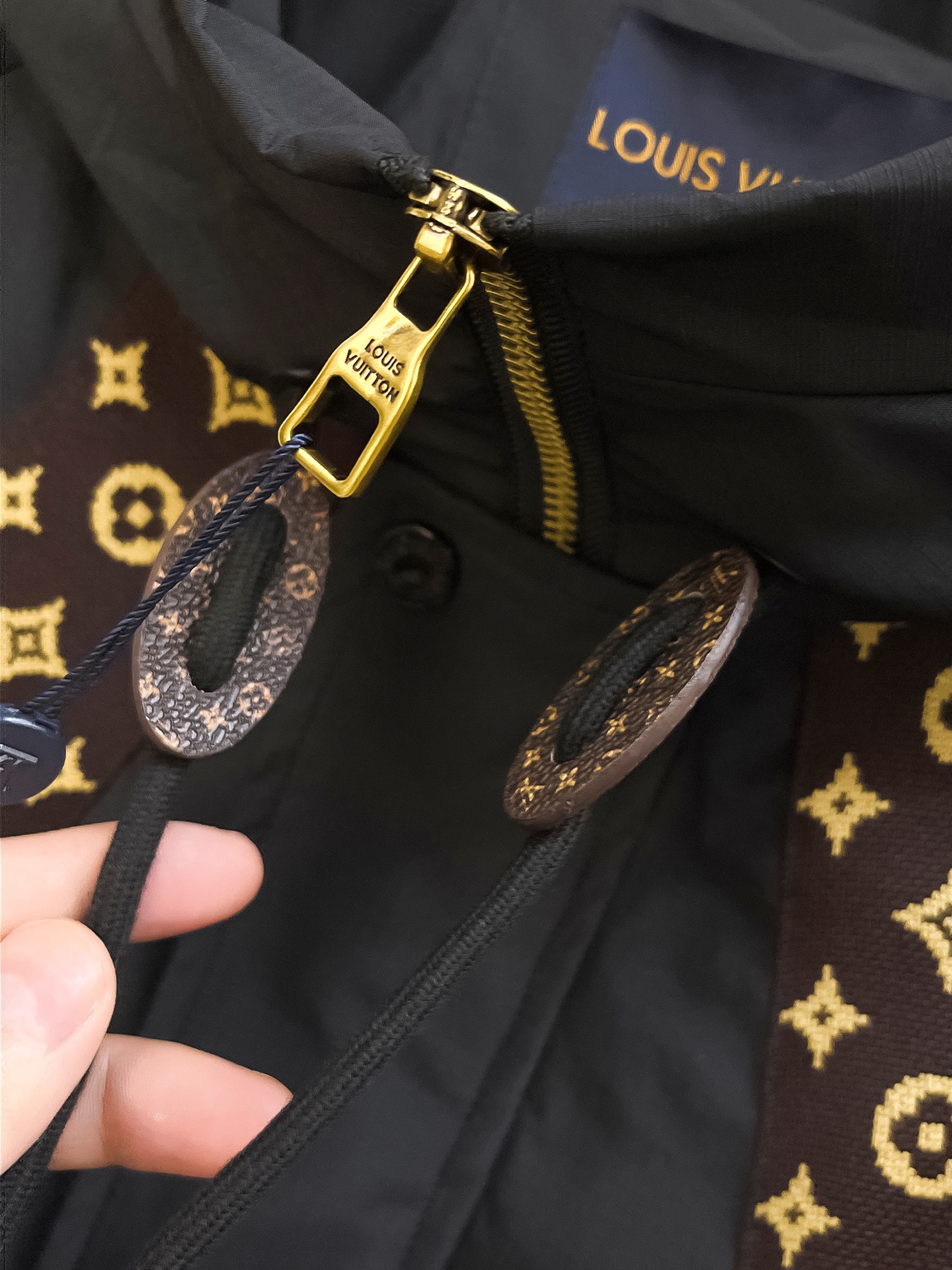 Louis Vuitton 2025SS Men's Black Jacket with Signature Monogram Detailing 8 i1740918036121 698 0 6
