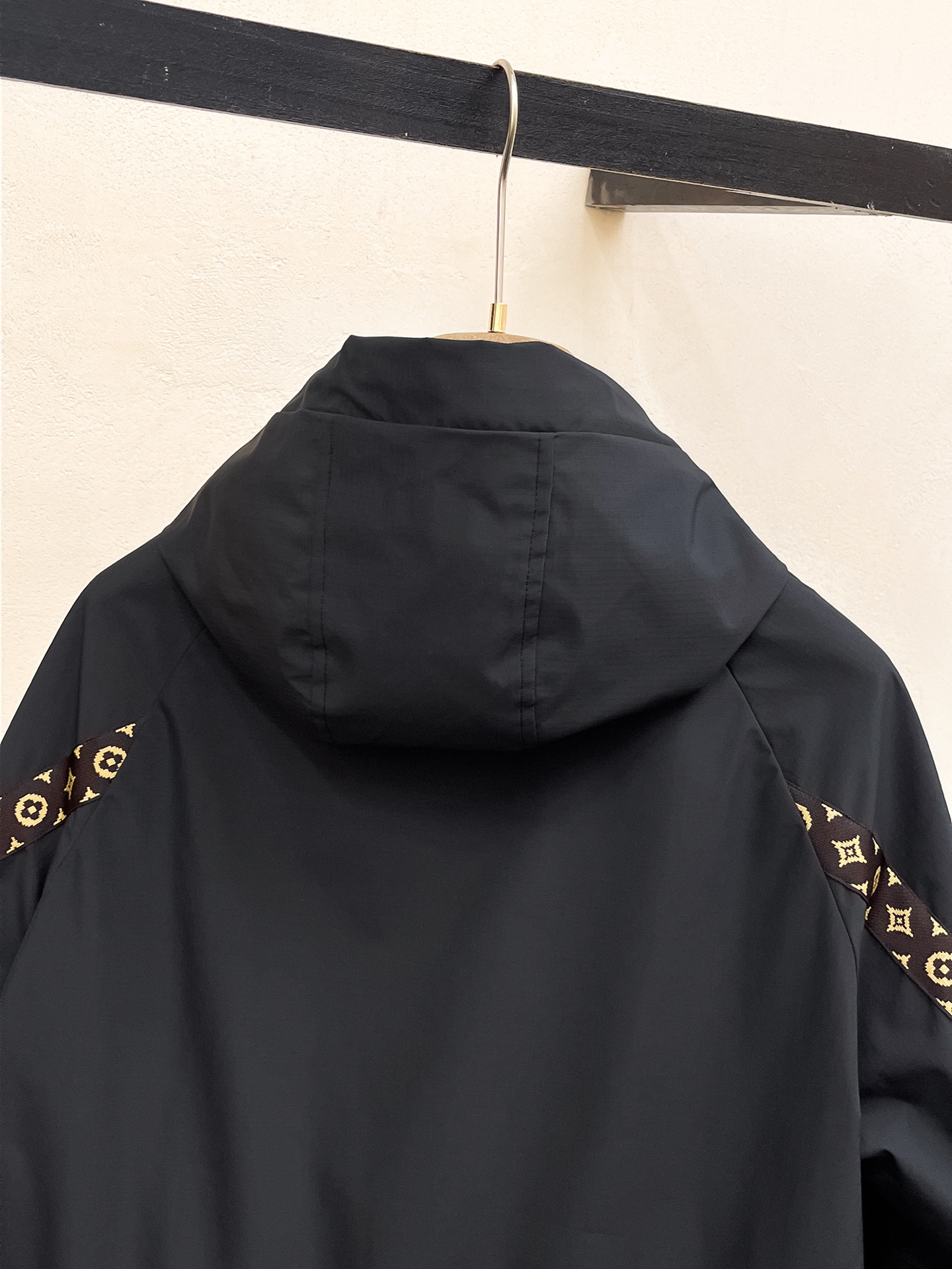 Louis Vuitton 2025SS Men's Black Jacket with Signature Monogram Detailing 14 i1740918036138 7202 0 12