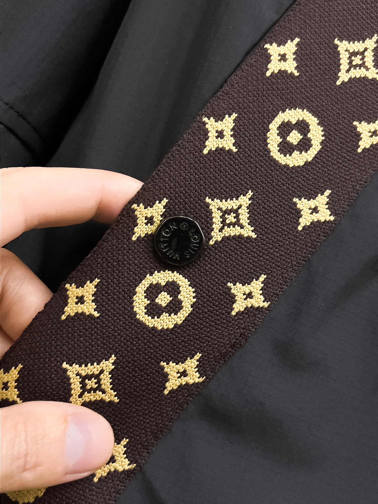 Louis Vuitton 2025SS Men's Black Jacket with Signature Monogram Detailing 11 i1740918036172 2314 0 9
