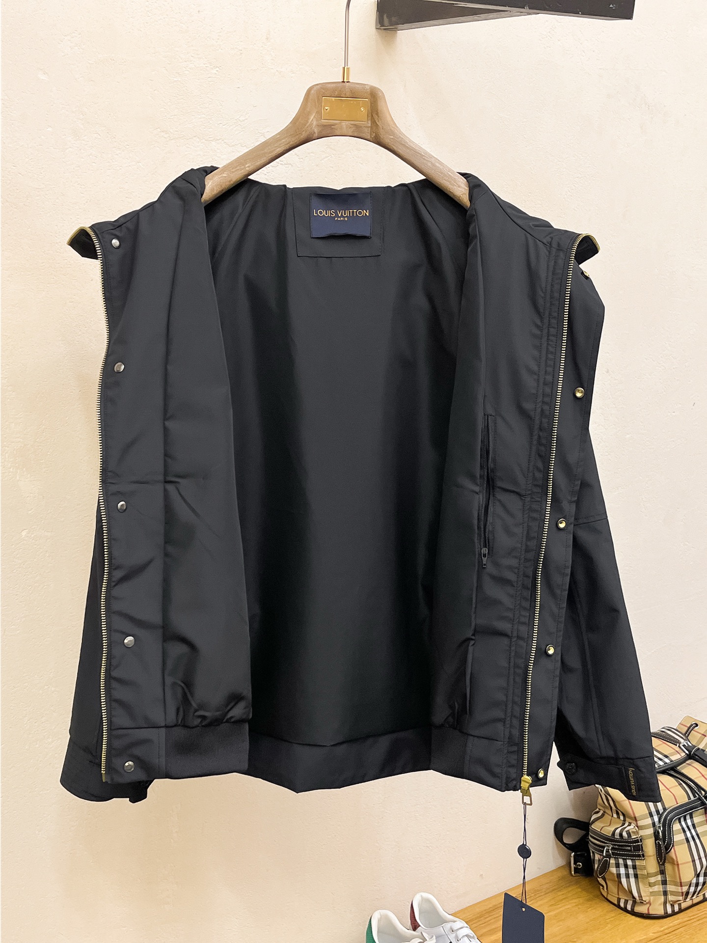 Louis Vuitton 2025SS Men's Black Jacket with Signature Monogram Detailing 4 i1740918036629 6341 0 2