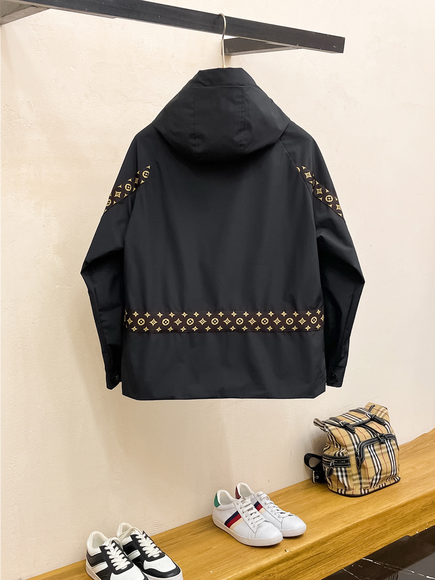 Louis Vuitton 2025SS Men's Black Jacket with Signature Monogram Detailing 3 i1740918036638 3488 0 1