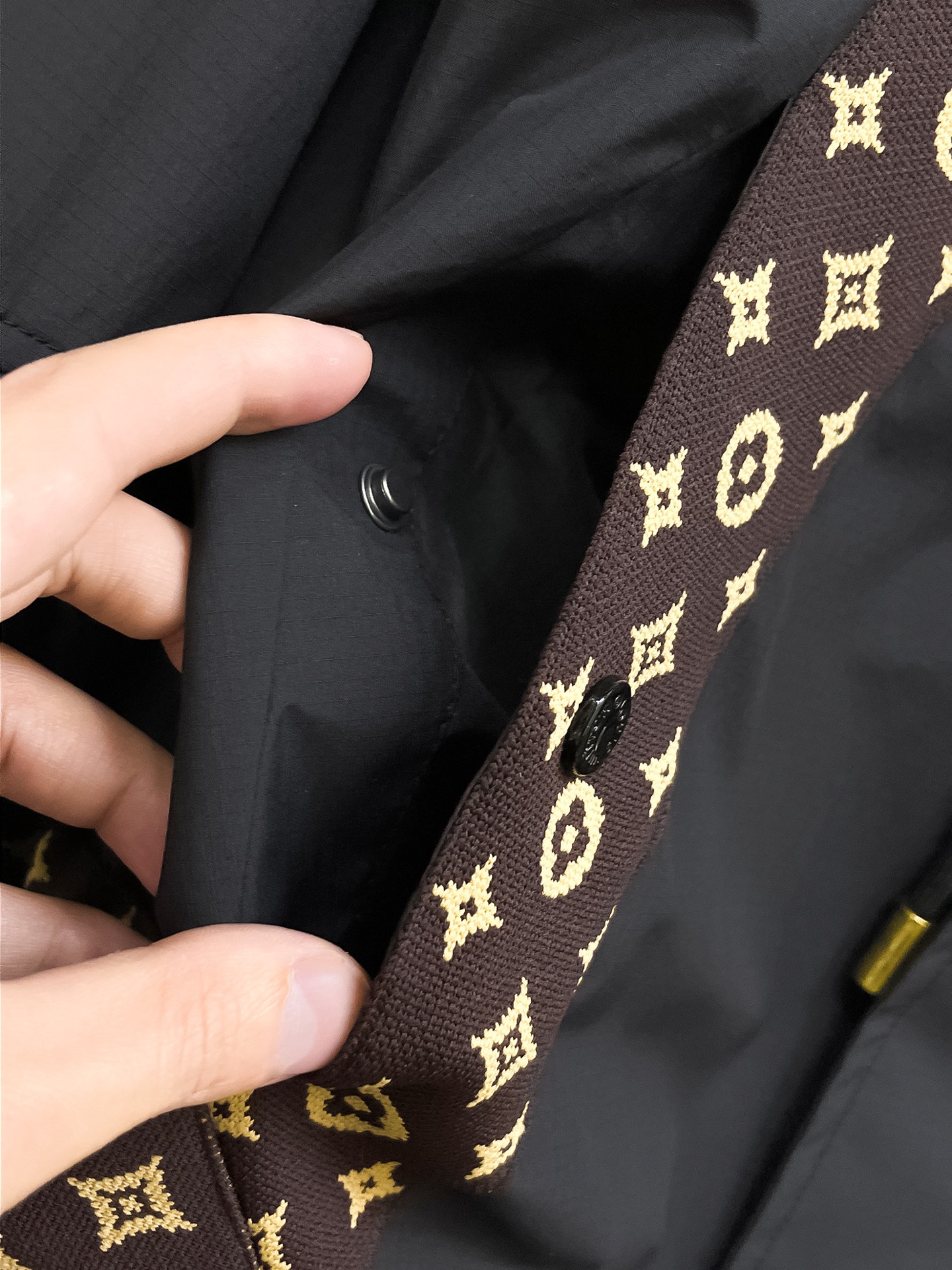 Louis Vuitton 2025SS Men's Black Jacket with Signature Monogram Detailing 12 i1740918036649 5680 0 10