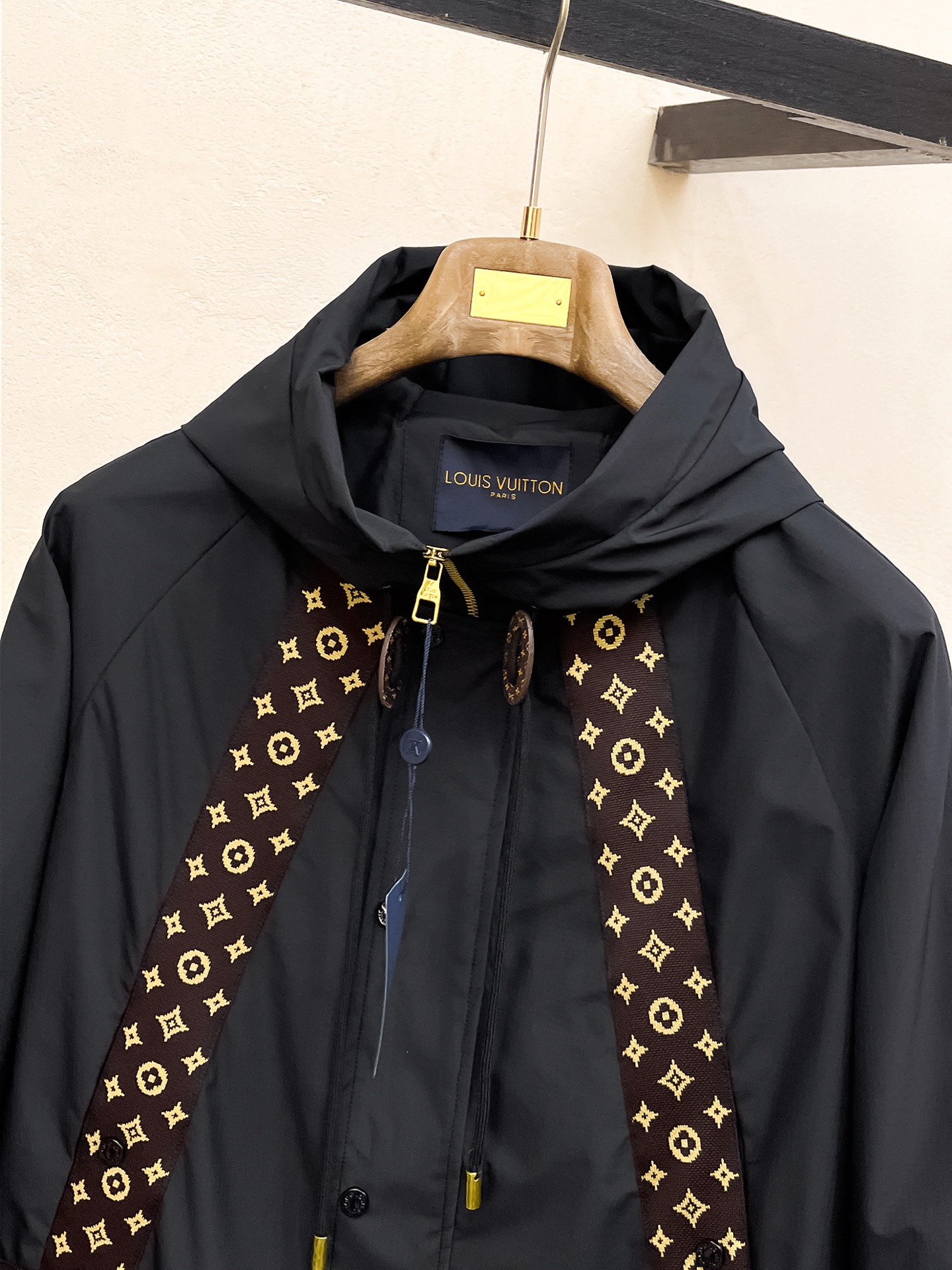 Louis Vuitton 2025SS Men's Black Jacket with Signature Monogram Detailing 5 i1740918037064 5761 0 3