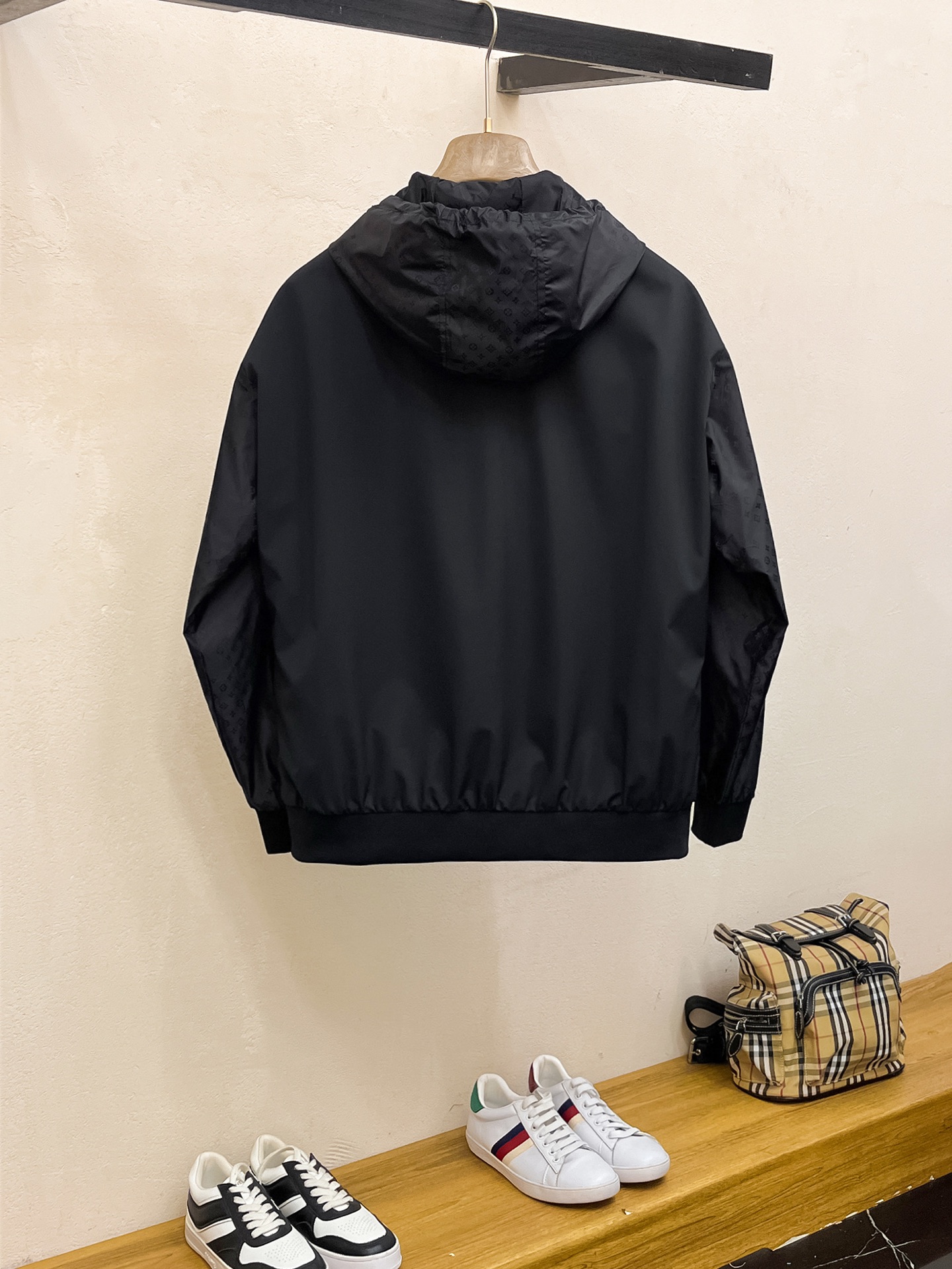 Louis Vuitton 2025SS Men's Black Hooded Jacket - High-End Replica 3 i1740918110178 7924 0 1