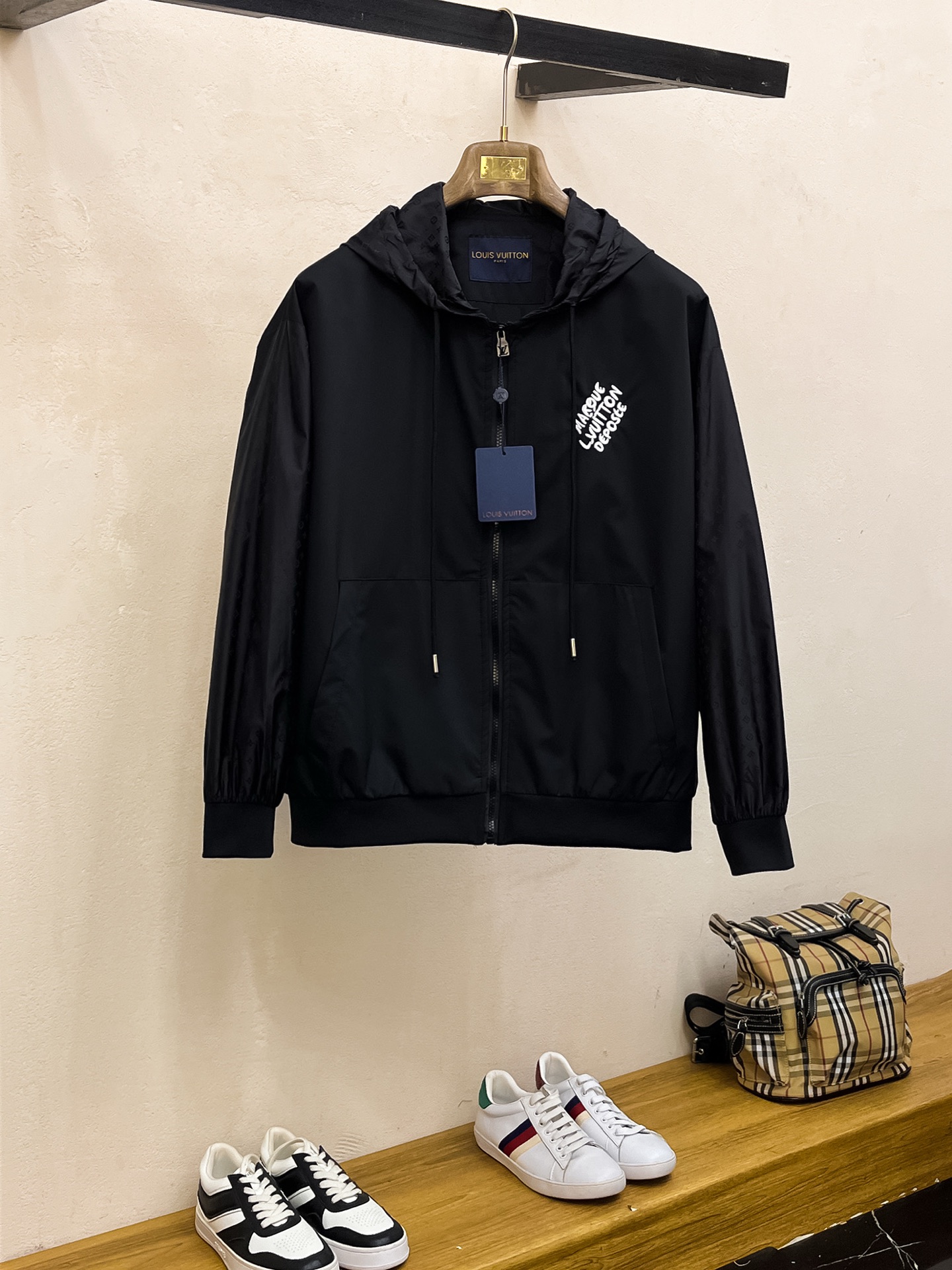 Louis Vuitton 2025SS Men's Black Hooded Jacket - High-End Replica 2 i1740918110200 7129 0 0