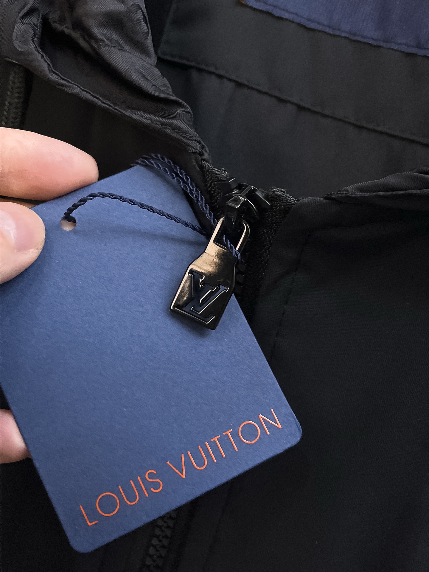 Louis Vuitton 2025SS Men's Black Hooded Jacket - High-End Replica 7 i1740918110553 7859 0 5