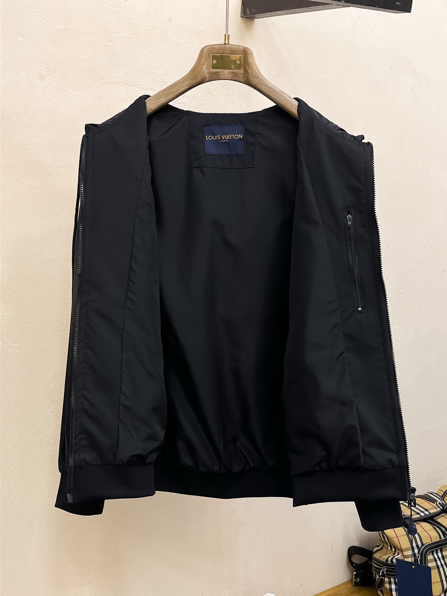 Louis Vuitton 2025SS Men's Black Hooded Jacket - High-End Replica 4 i1740918110618 7427 0 2