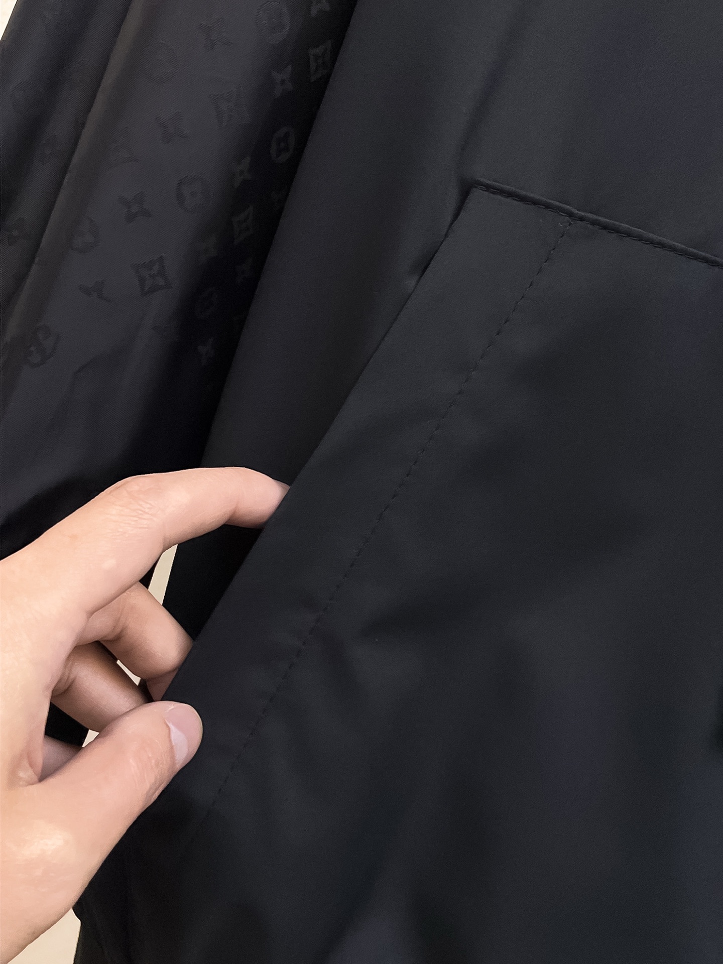 Louis Vuitton 2025SS Men's Black Hooded Jacket - High-End Replica 11 i1740918110888 3856 0 9