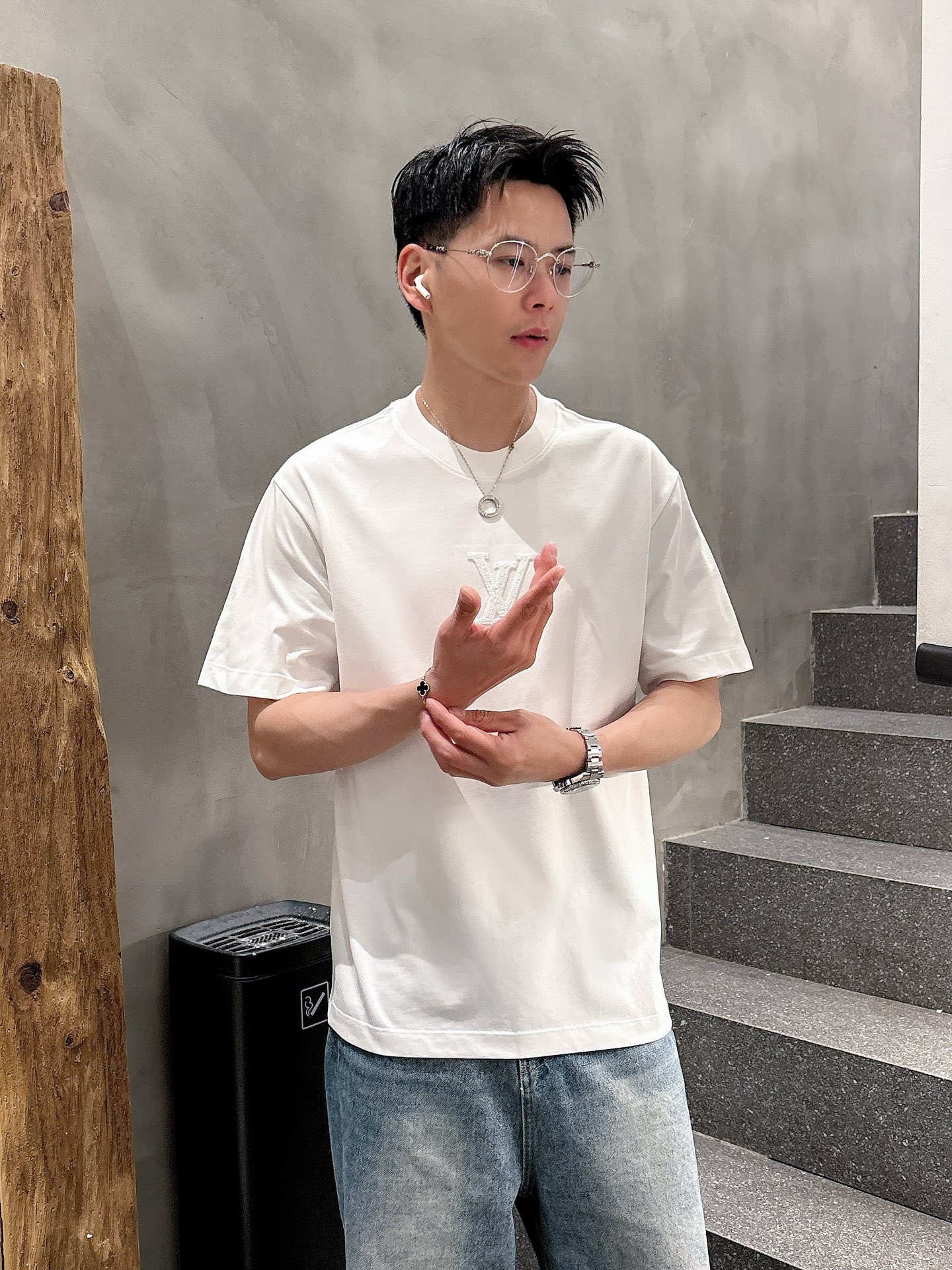    LV  三标齐全。 2025夏季新款最新品短袖T恤，专柜同步有售，原单狠货，时尚进口原版科技面料，