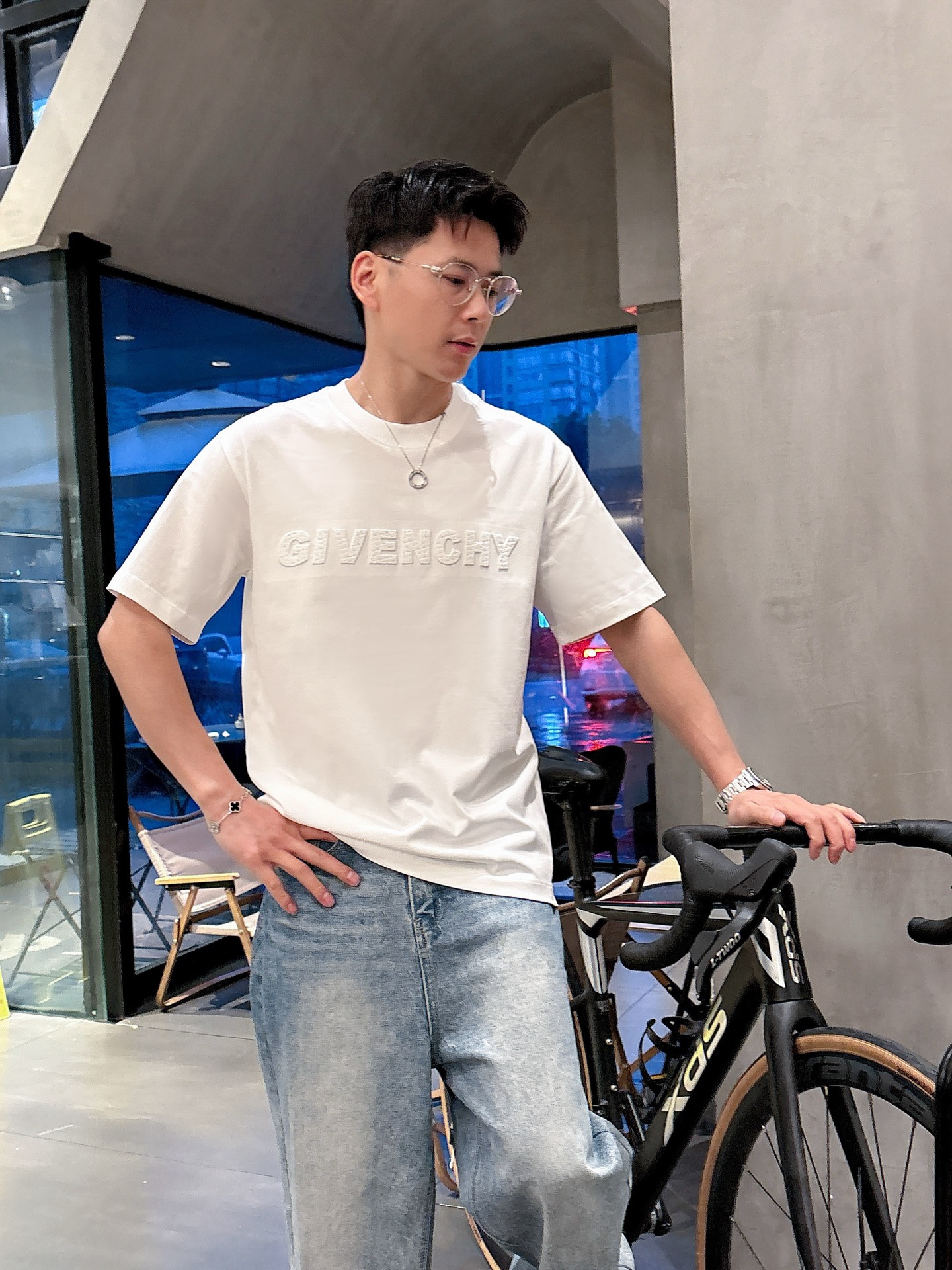   纪梵希  三标齐全。 2025夏季新款最新品短袖T恤，专柜同步有售，原单狠货，时尚进口原版科技面料