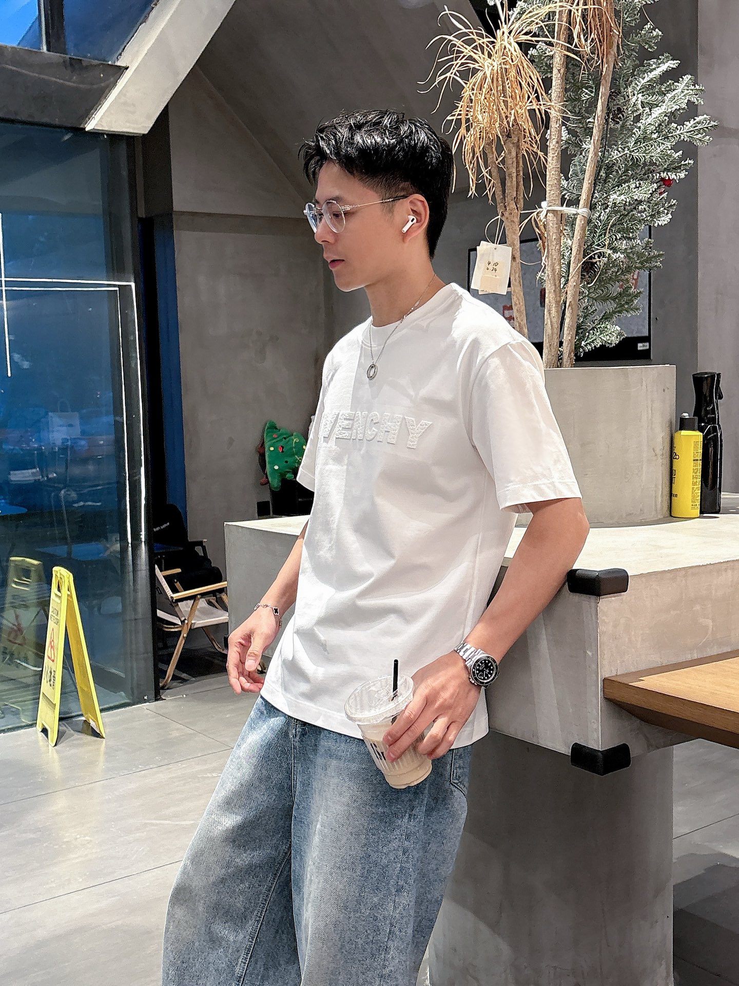    纪梵希  三标齐全。 2025夏季新款最新品短袖T恤，专柜同步有售，原单狠货，时尚进口原版科技面料