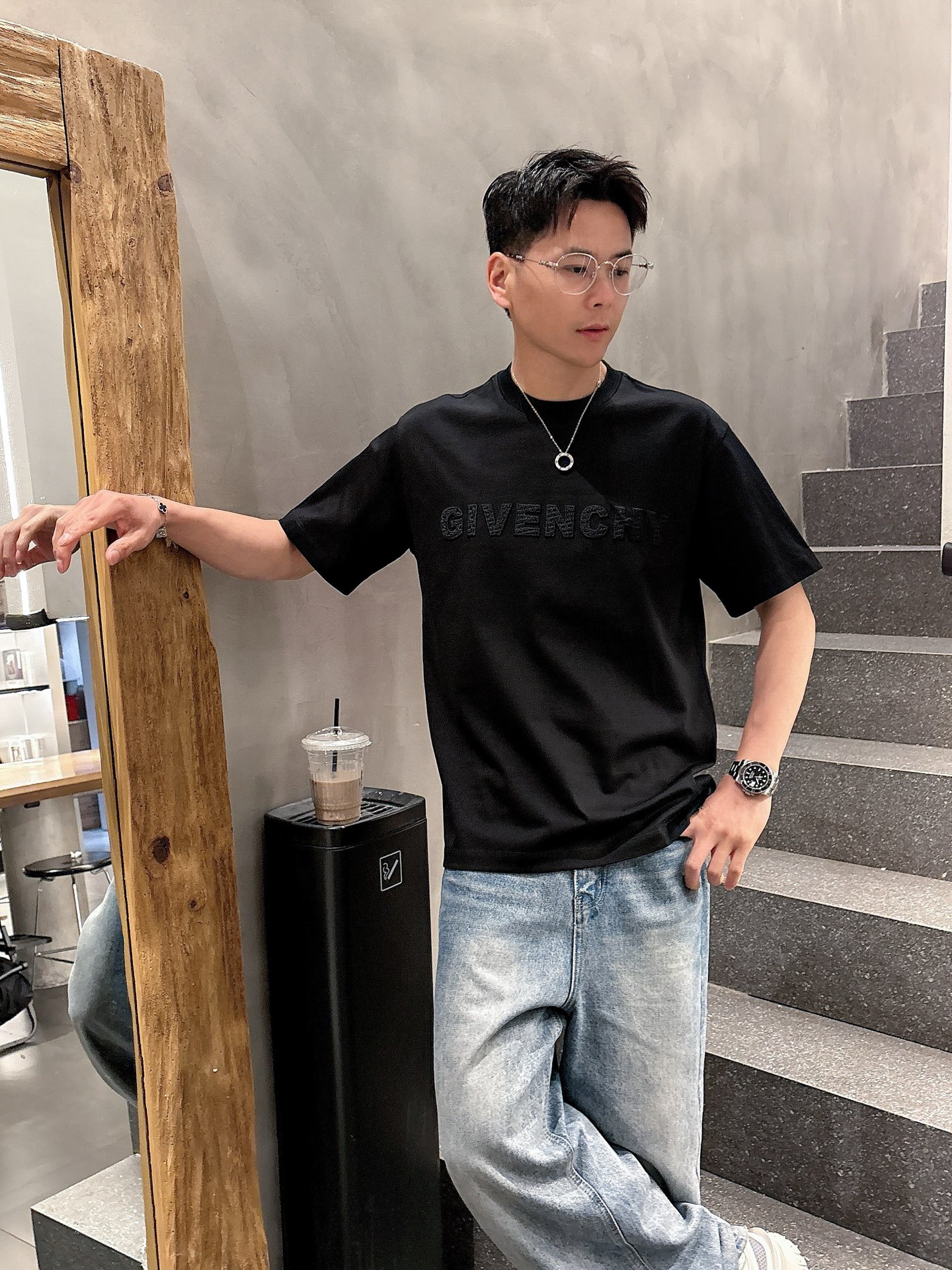    纪梵希  三标齐全。 2025夏季新款最新品短袖T恤，专柜同步有售，原单狠货，时尚进口原版科技面料