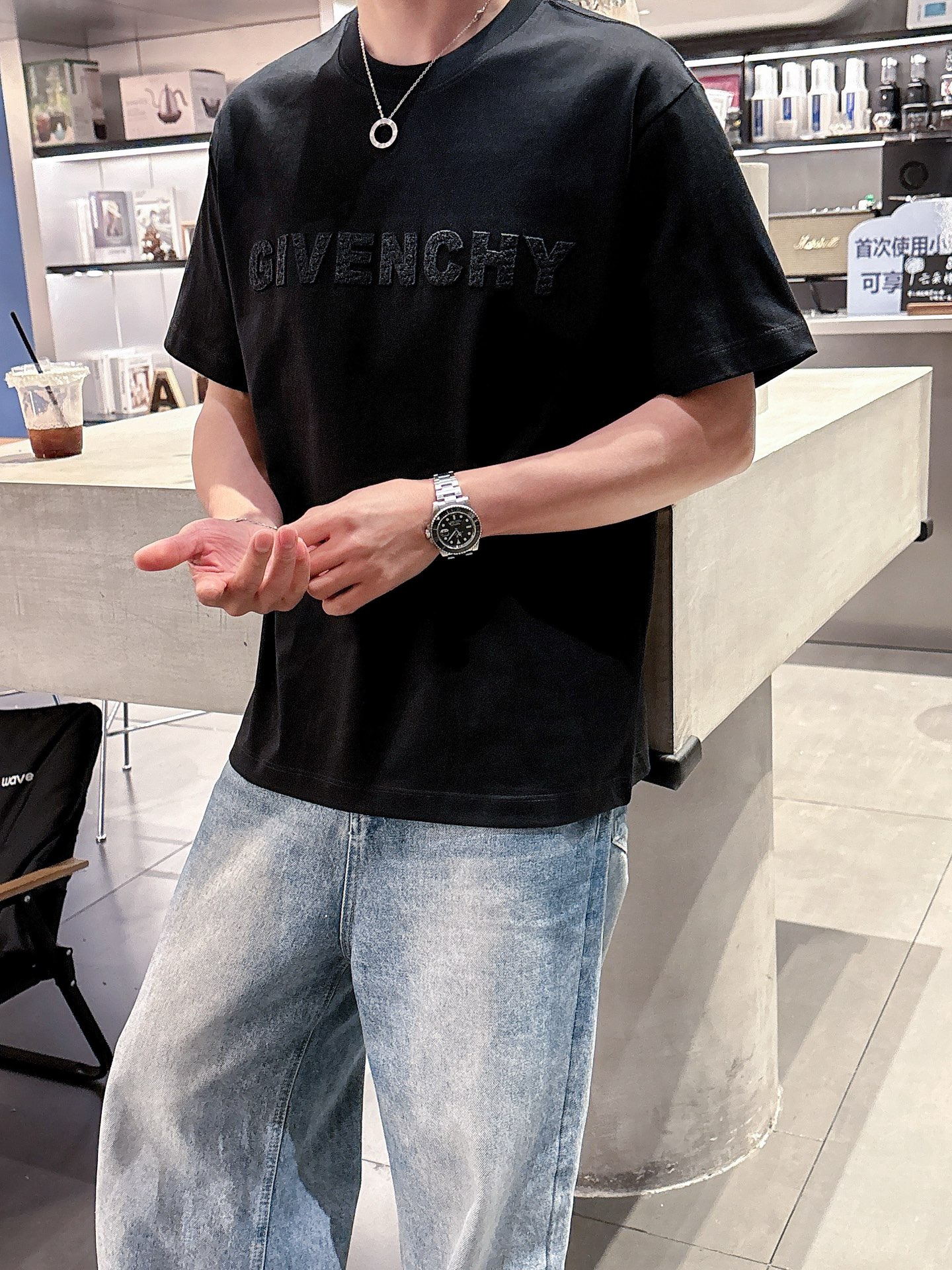    纪梵希  三标齐全。 2025夏季新款最新品短袖T恤，专柜同步有售，原单狠货，时尚进口原版科技面料