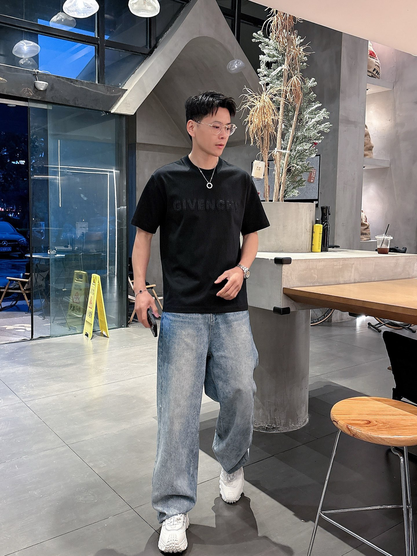    纪梵希  三标齐全。 2025夏季新款最新品短袖T恤，专柜同步有售，原单狠货，时尚进口原版科技面料