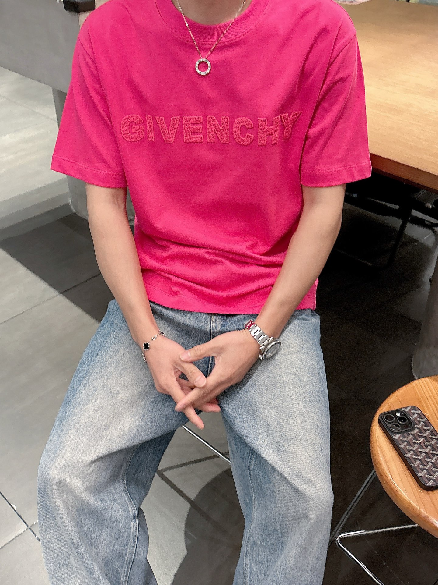    纪梵希  三标齐全。 2025夏季新款最新品短袖T恤，专柜同步有售，原单狠货，时尚进口原版科技面料