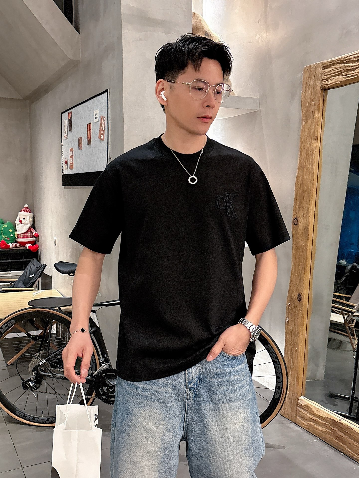 High-Grade Summer T-Shirts with Original Technology Fabric and Custom Hardware