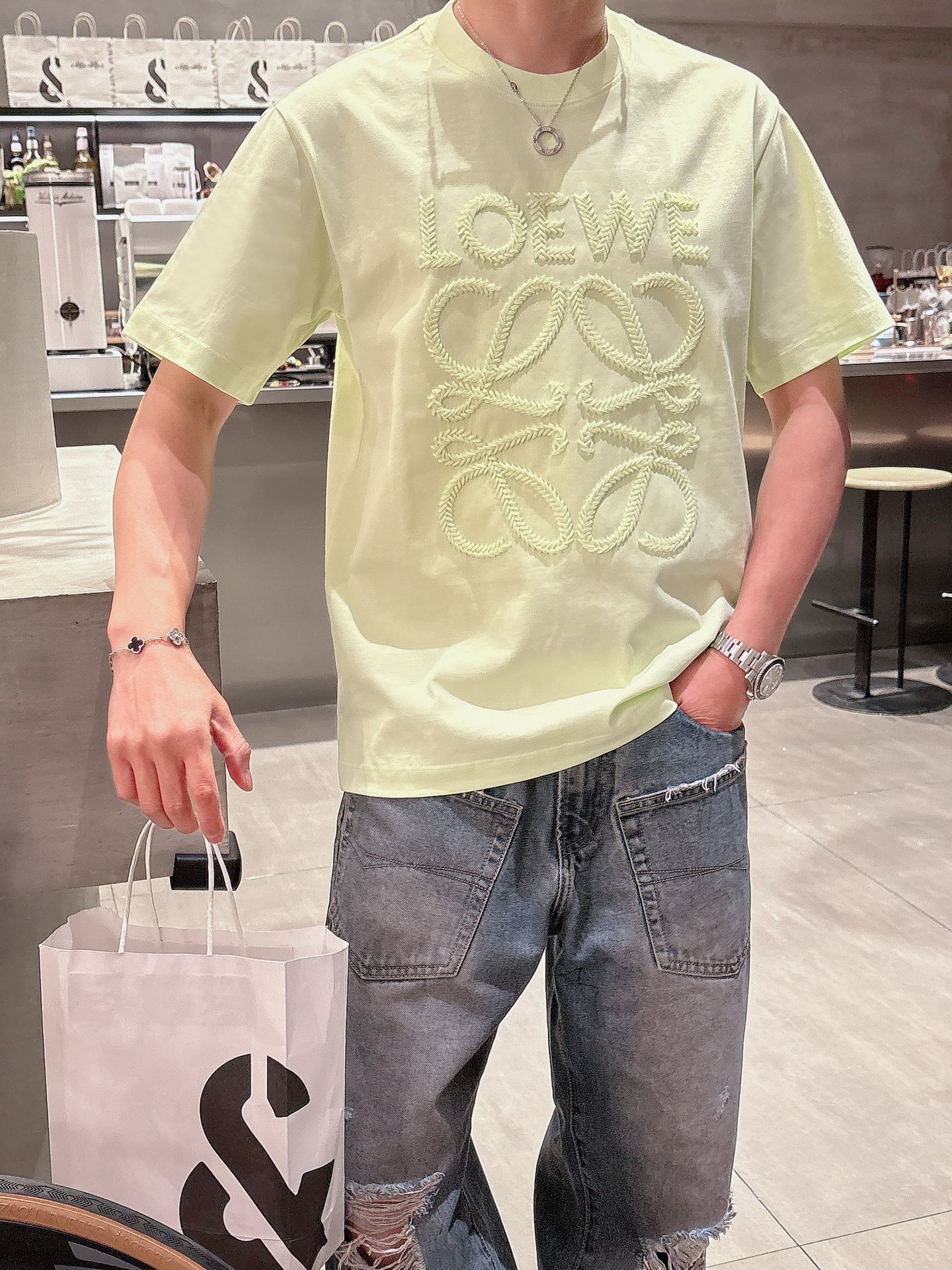    罗意威  三标齐全。 2025夏季新款最新品短袖T恤，专柜同步有售，原单狠货，时尚进口原版科技面料