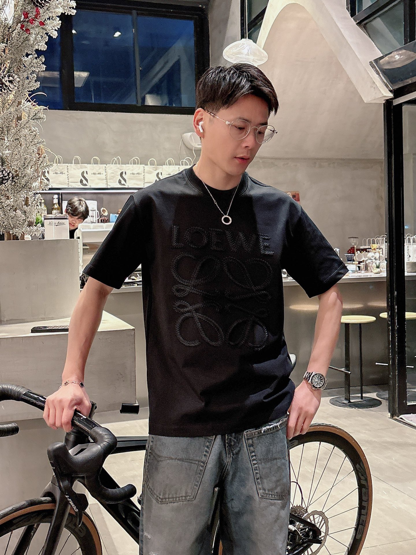    罗意威  三标齐全。 2025夏季新款最新品短袖T恤，专柜同步有售，原单狠货，时尚进口原版科技面料