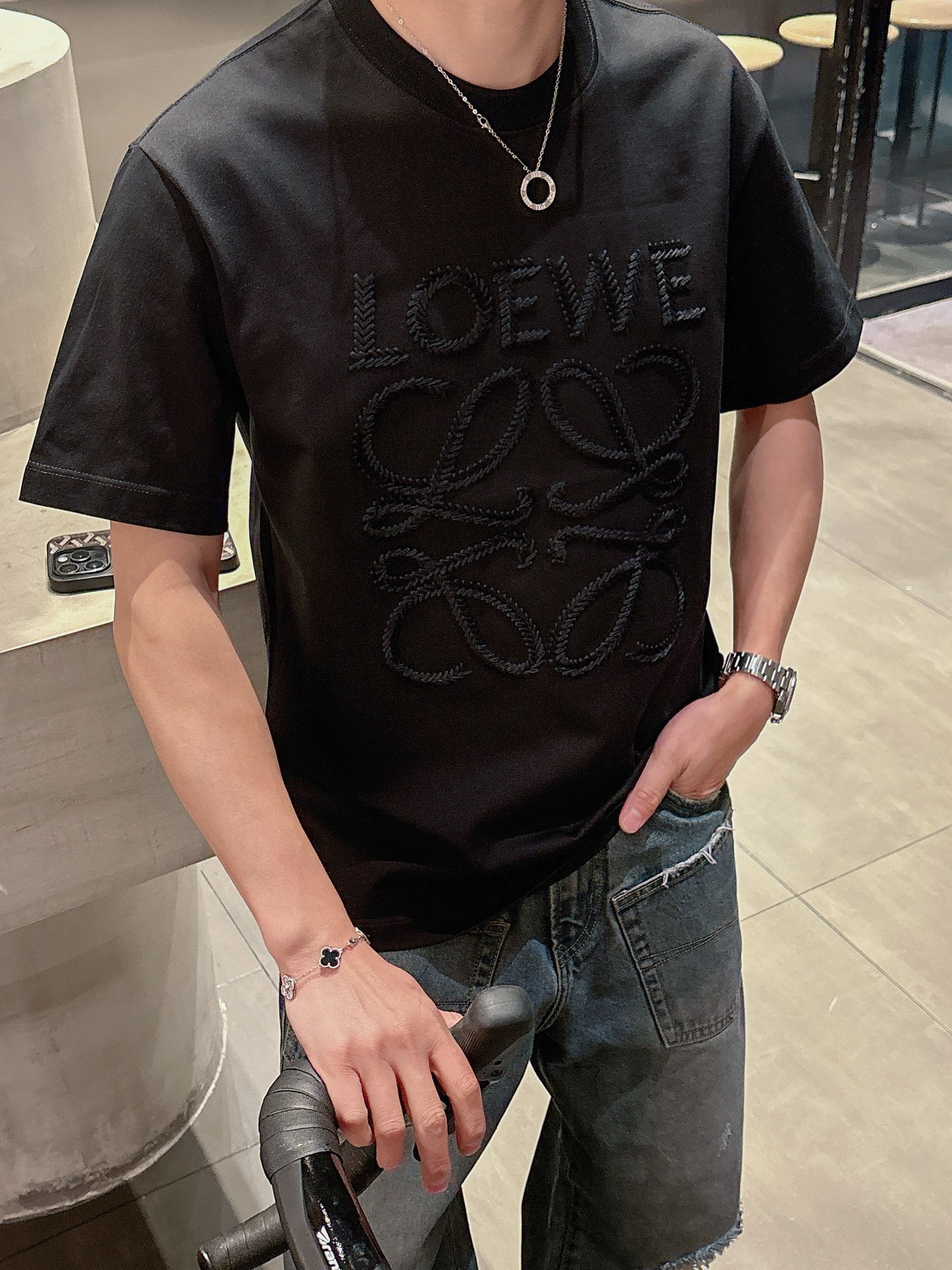    罗意威  三标齐全。 2025夏季新款最新品短袖T恤，专柜同步有售，原单狠货，时尚进口原版科技面料