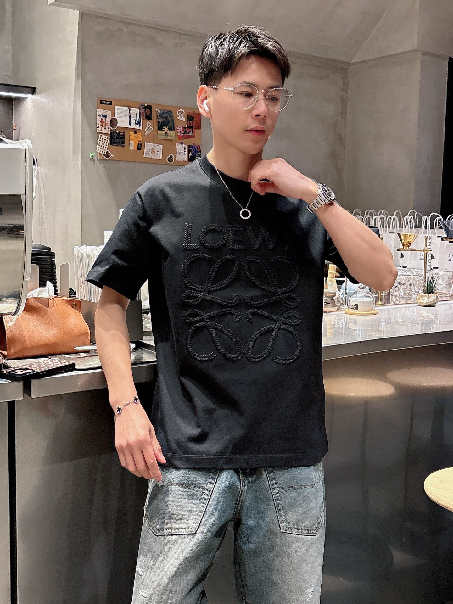    罗意威  三标齐全。 2025夏季新款最新品短袖T恤，专柜同步有售，原单狠货，时尚进口原版科技面料