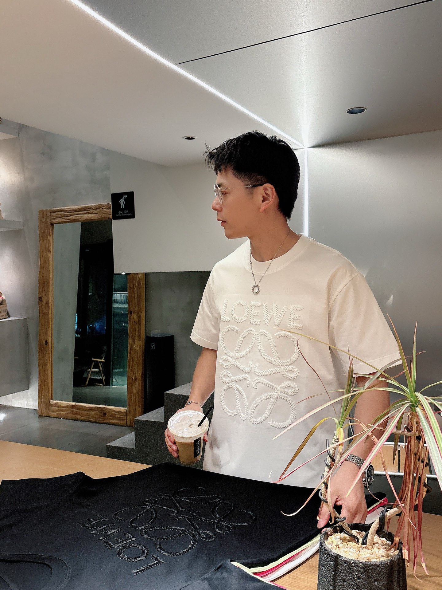    罗意威  三标齐全。 2025夏季新款最新品短袖T恤，专柜同步有售，原单狠货，时尚进口原版科技面料
