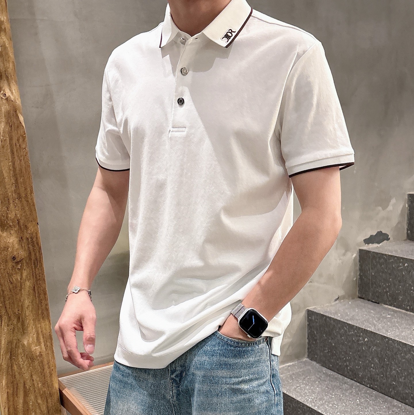 NO:162127,Dior High-end Goods Business White-collar workers are a must-have item for individuals in the unit!  Casual business lapel short sleeves, technological fabric, great body feel, smooth texture and great texture!  Good elasticity, no sense of restraint, the fabric has its own breathable mesh, moisture absorption and sweating, quick drying and keeping it dry, small lapel placket-breasted design, showing a straight posture, not soft pedal, simple style, can be used for business and leisure, highly recommended!  Simple, generous, clean and neat, elegant and gentlemanly. The key is the fabric, the key is to quality control, the feel is extremely delicate and smooth, the fabric has a good gloss and upper body skeleton feel, so you can greet mature and quality men's clothing!  Sweat in summer and dry in seconds, a brand new experience. Business commuting and leisure. M-4XL is worn at a maximum of 210 kilograms. Please place an order and report your height and weight!  ,dior,T-shirt,alexander wang19860909迪奥 高端货商务 白领 单位人士必入单品！ 休闲商务翻领短袖,科技面料,体感非常棒,手感顺滑质感很棒！弹性好,无任何束缚感,面料自带透气网孔,吸湿排汗,速干保持干爽,小翻领门襟排扣设计,展露挺拔姿态,不软踏,简约款式,商务休闲都可驾驭,强烈推荐！简单大方干净利落,儒雅绅士风度.高级材质,重点就是面料上,品控的必上,手感极其细腻光滑,面料光泽感和上身骨架感好,打招成熟品质男装！夏天出汗秒干,全新体验 商务通勤休闲 M-4XL最大穿210斤,下单报身高体重！,,dior,T-shirt,alexander wang,Men's clothing