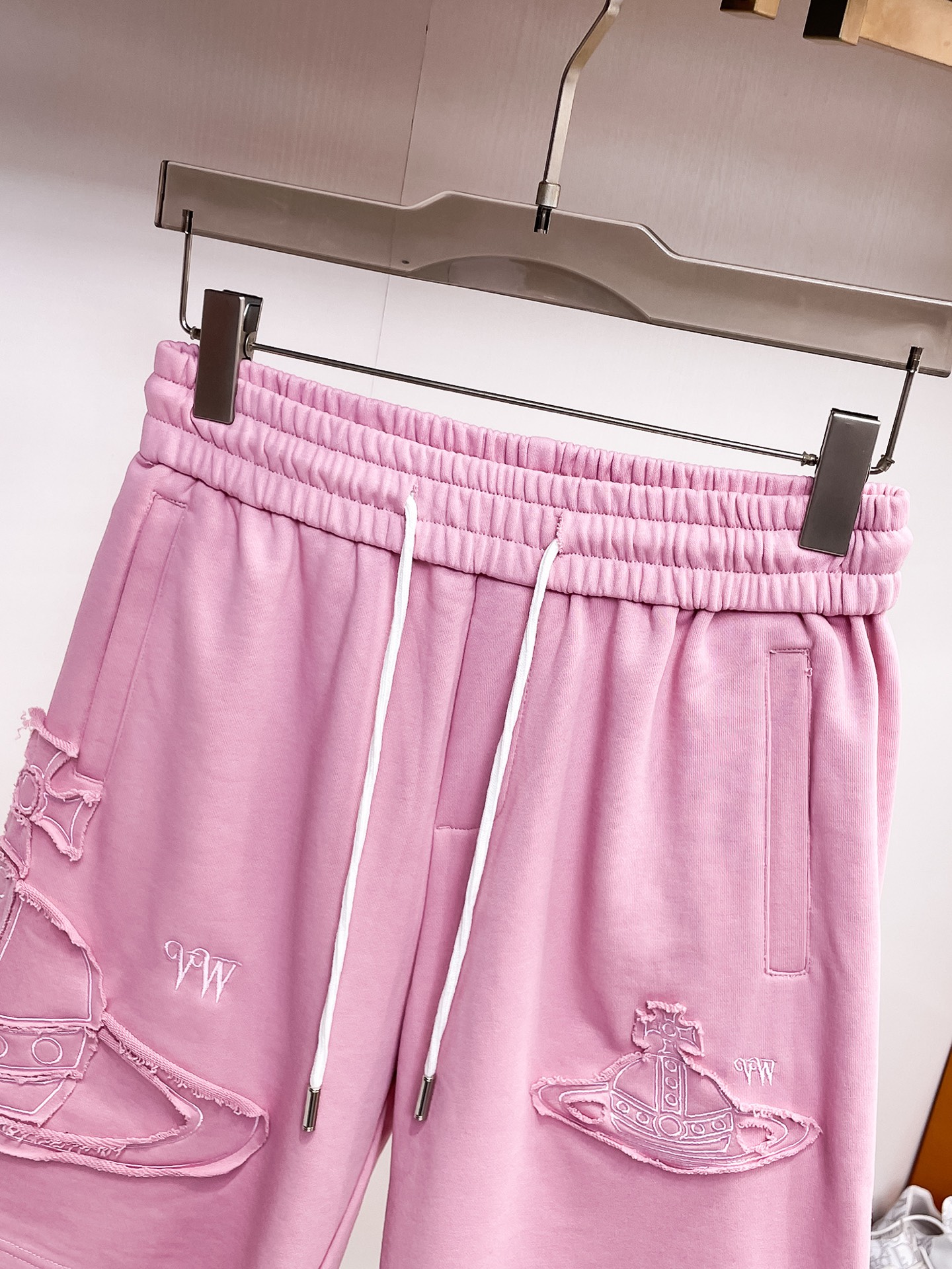 “Men’s Leisure Shorts: Queen of the West Sea, High-Comfort Fabrics, Impeccable Details” - 图片 3