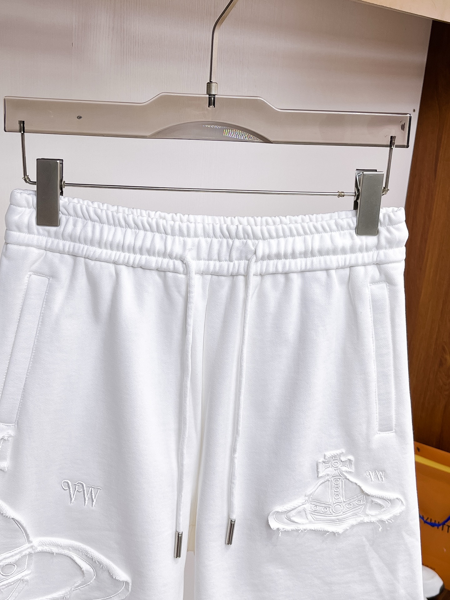 “New Men’s Leisure Shorts: High-Comfort Fabrics, Impeccable Details, Original Logo Design” - 图片 3