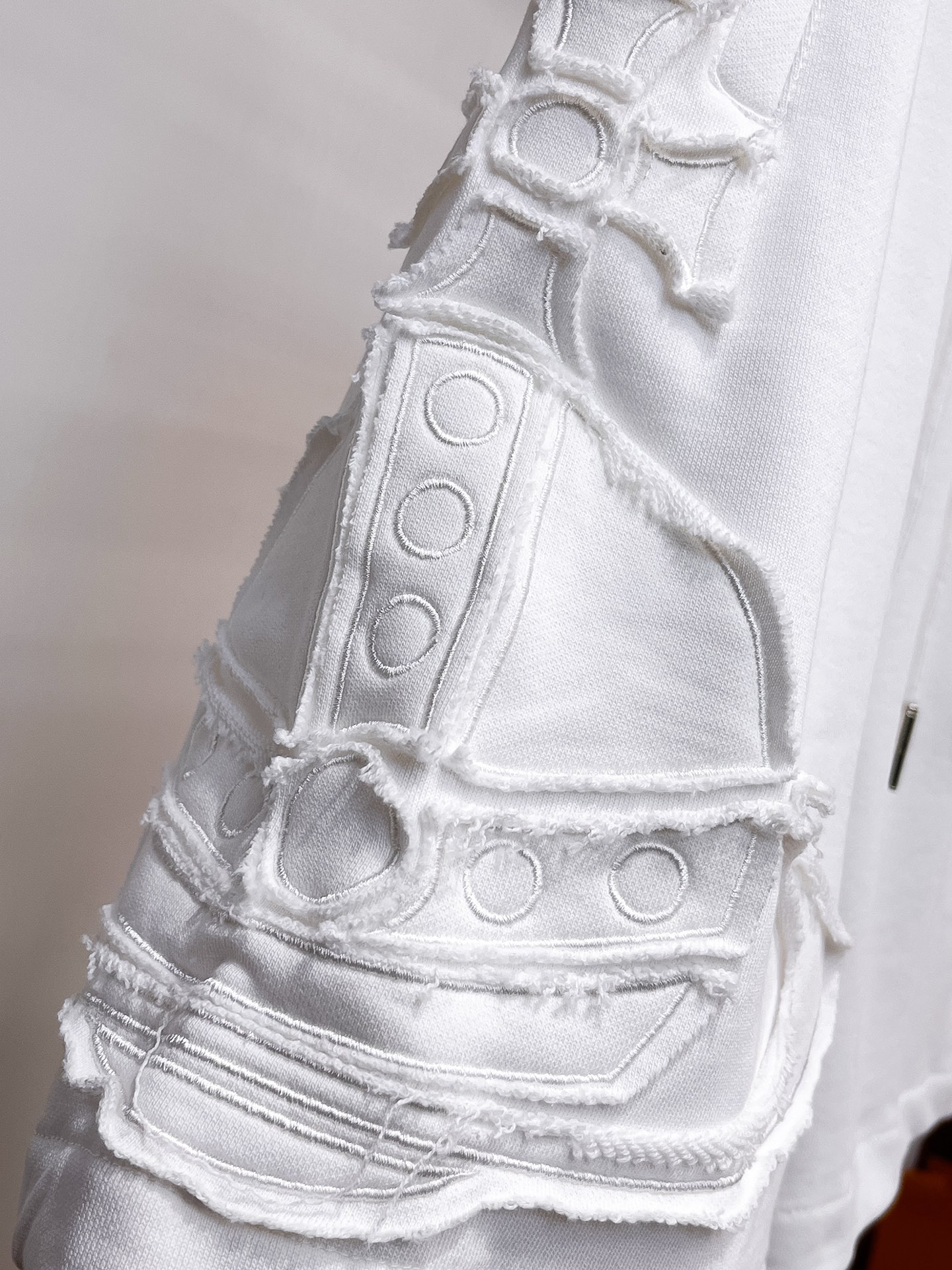 “New Men’s Leisure Shorts: High-Comfort Fabrics, Impeccable Details, Original Logo Design” - 图片 4